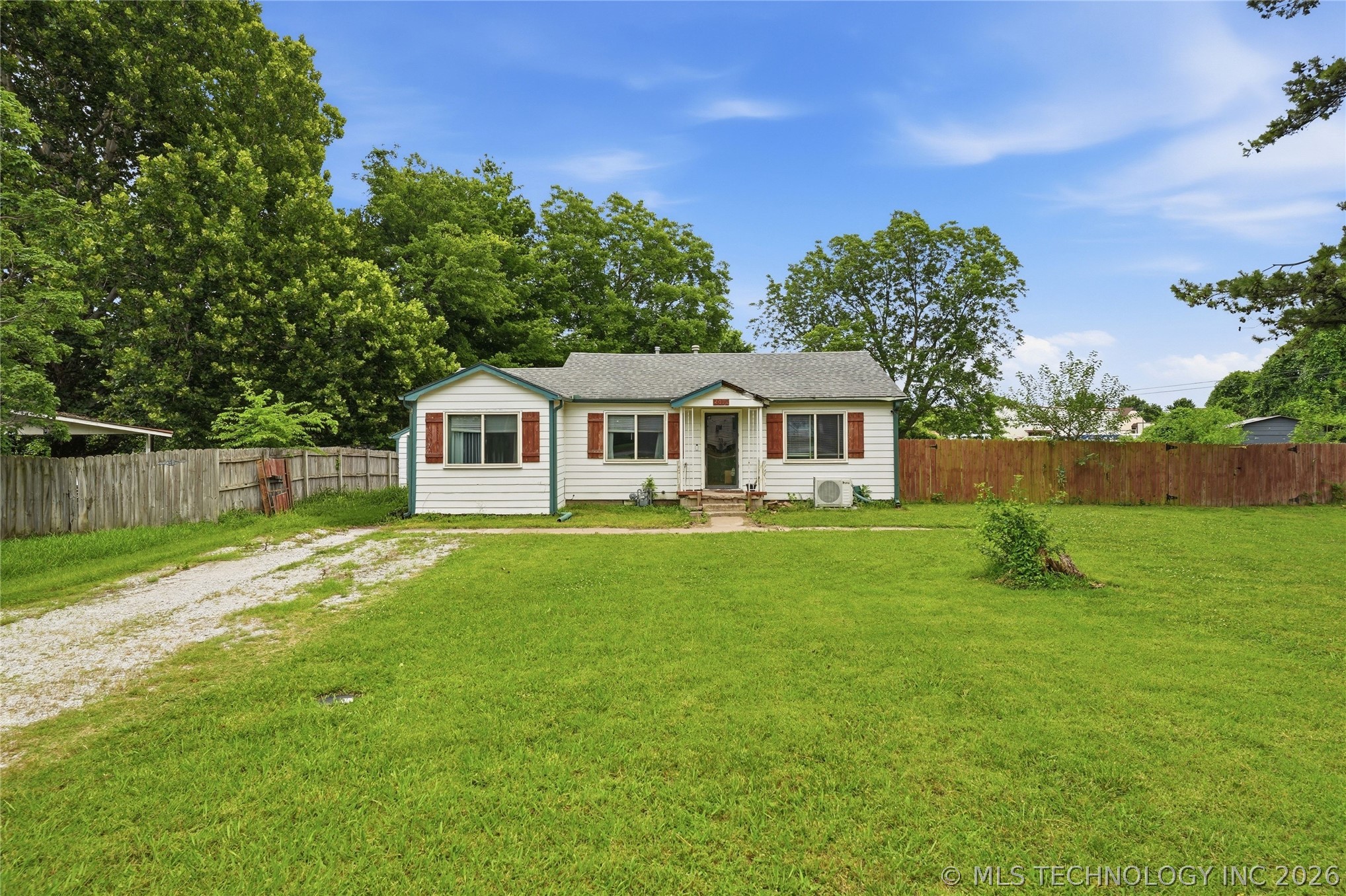 1011 Wesley Drive Property Photo 1