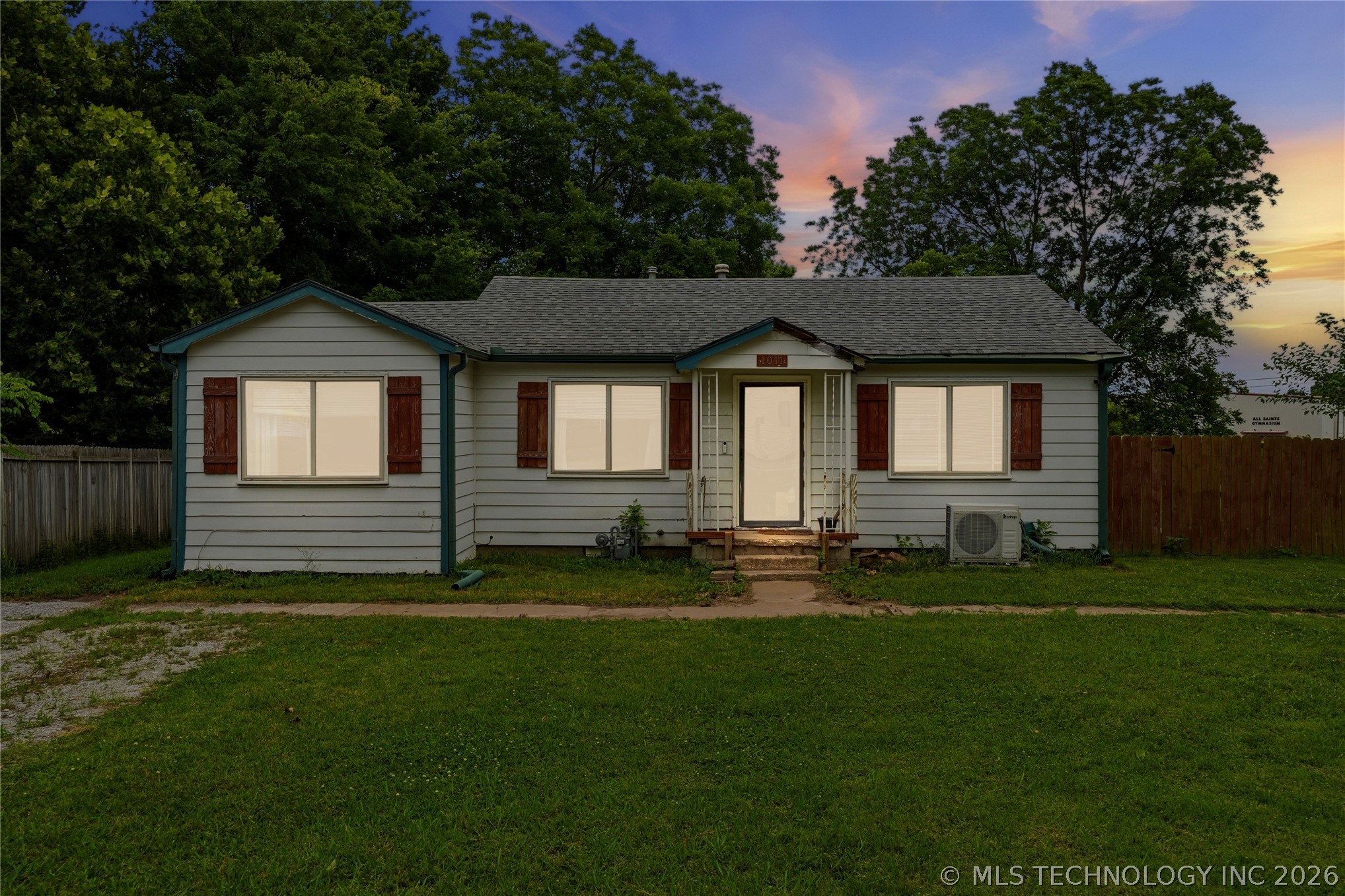 1011 Wesley Drive Property Photo 1