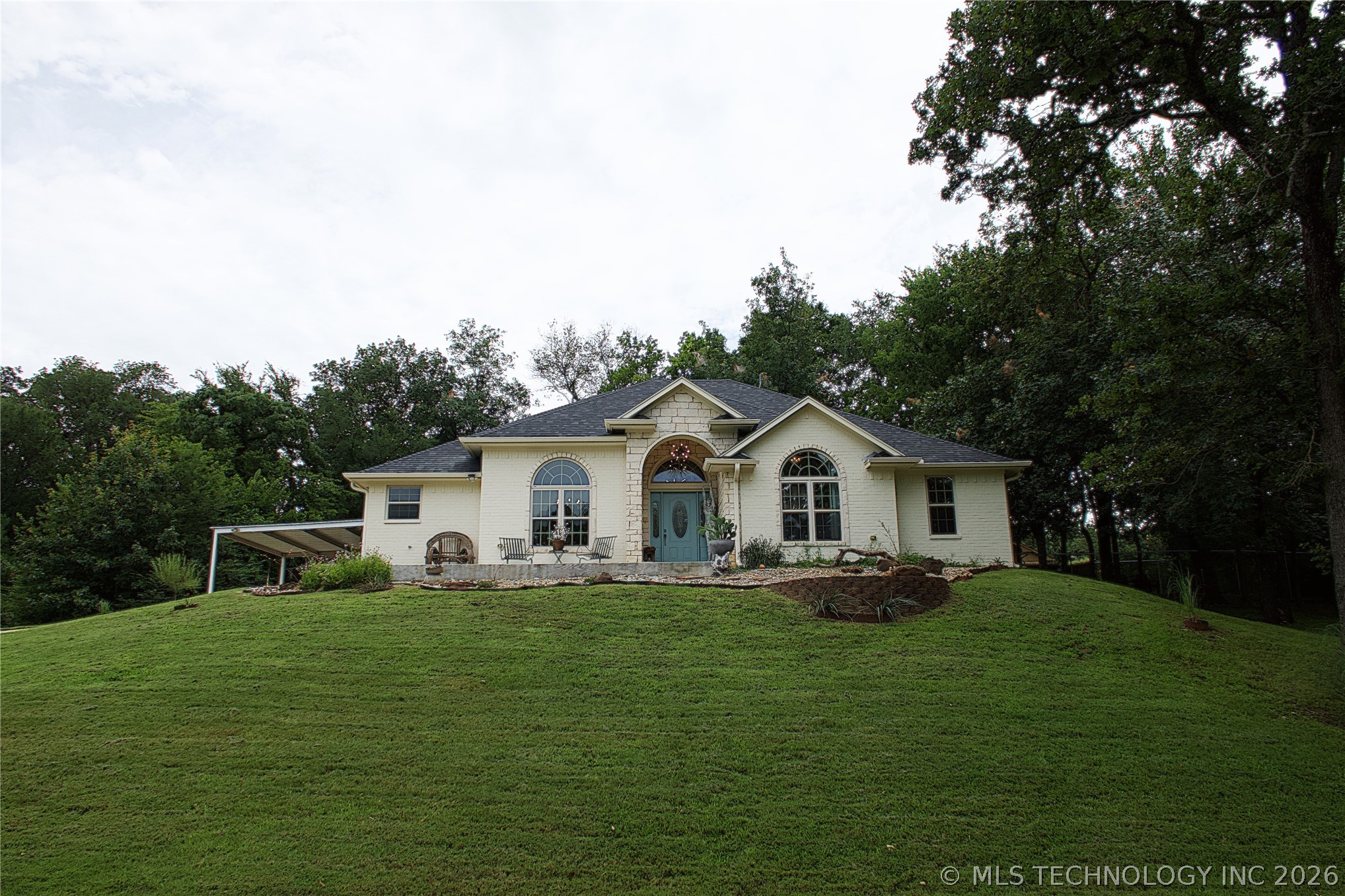 2221 Shirley Property Photo 1