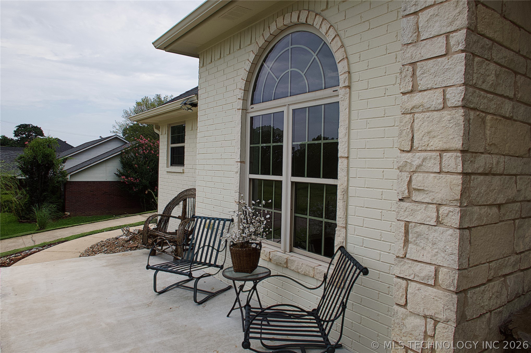 2221 Shirley Property Photo 4