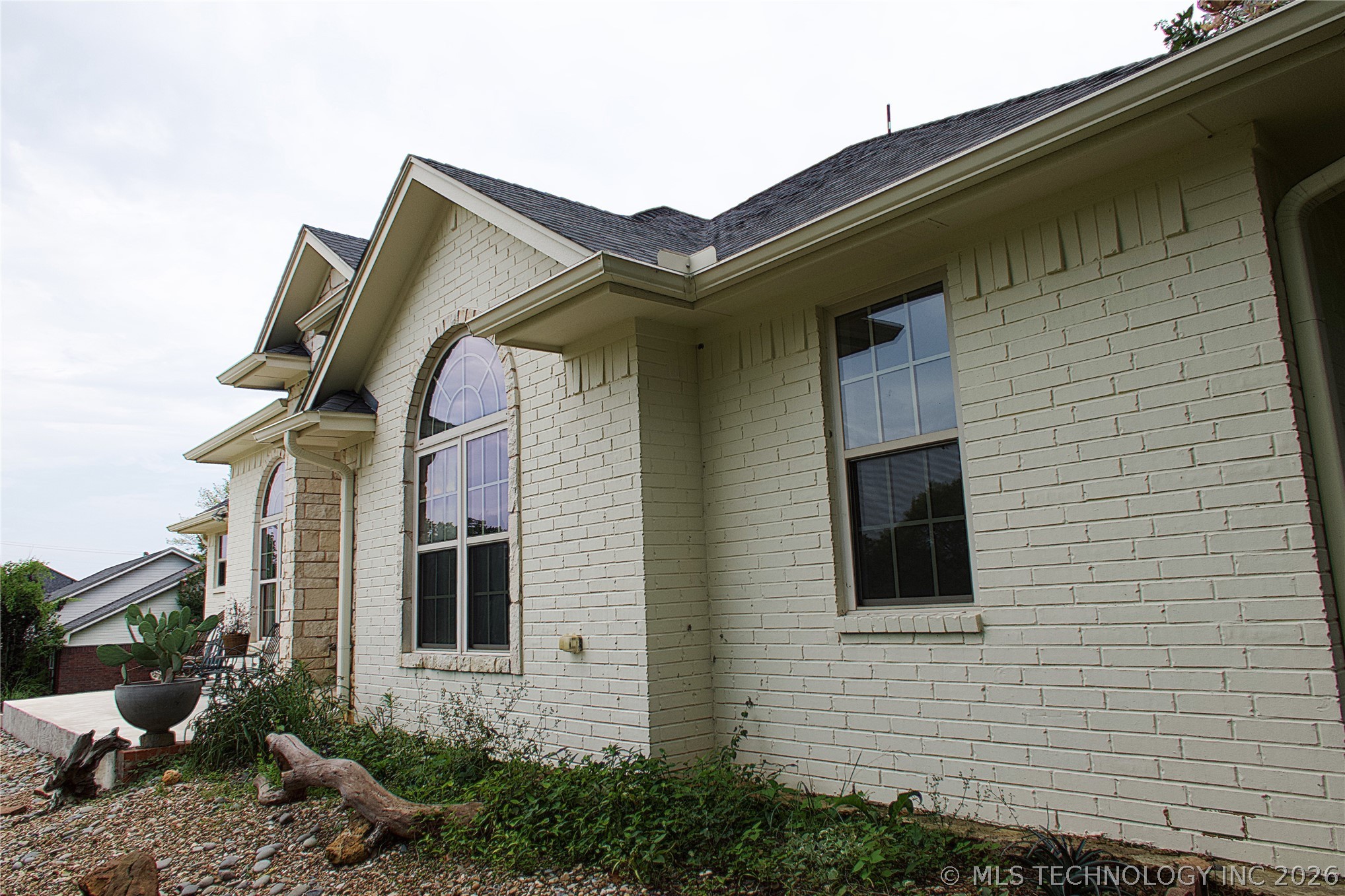 2221 Shirley Property Photo 5