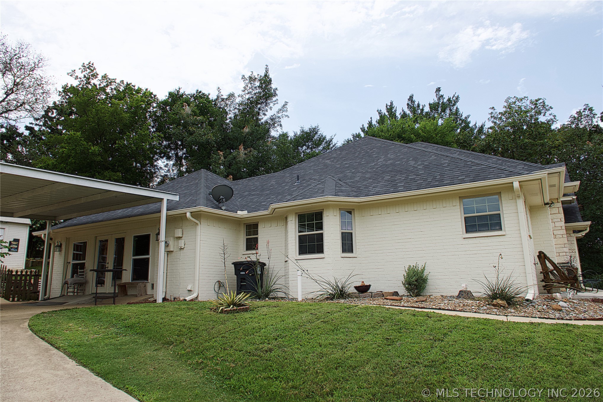 2221 Shirley Property Photo 6