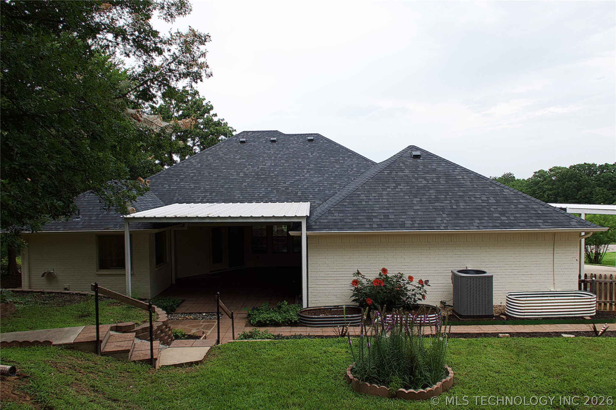 2221 Shirley Property Photo 10