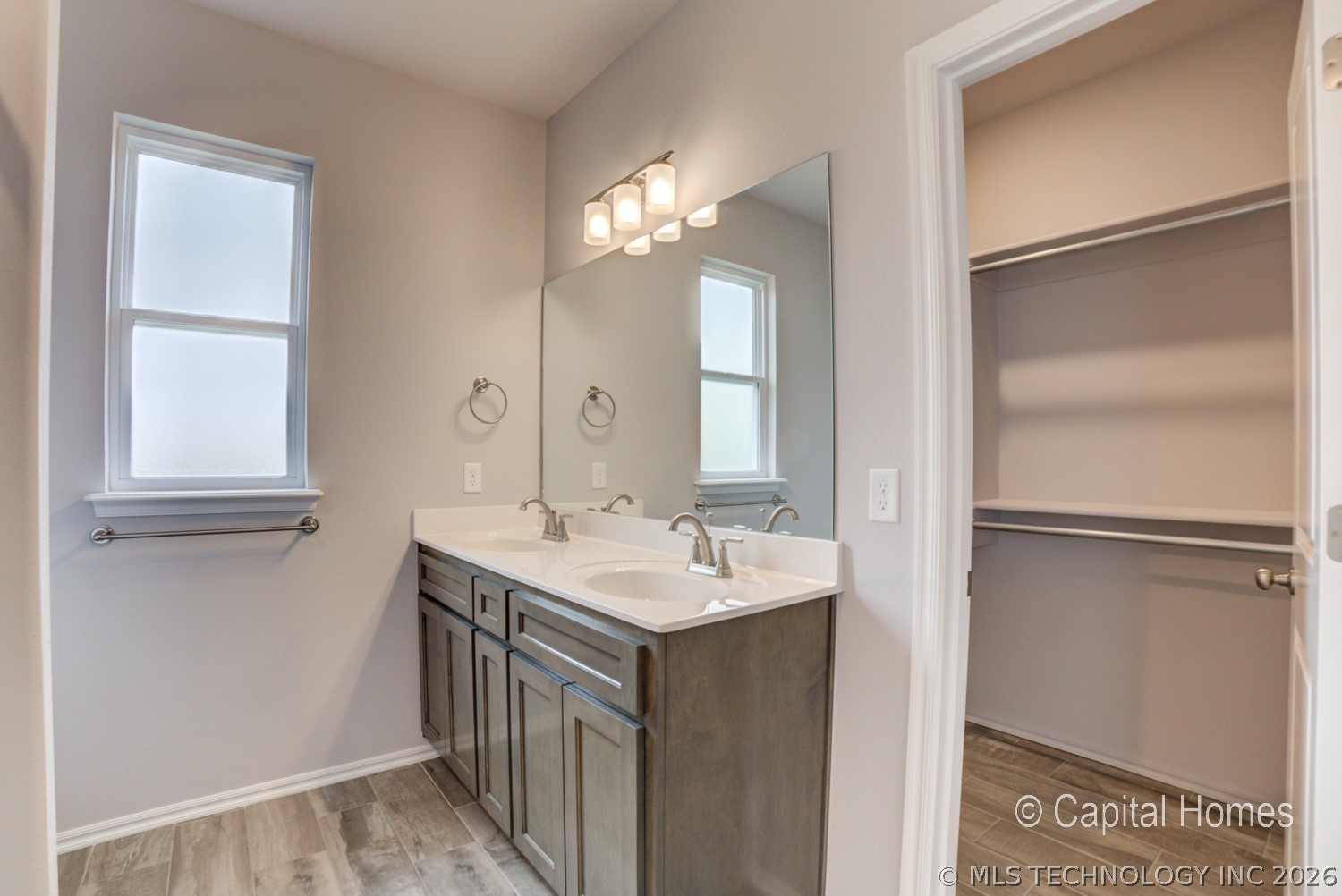 2025 W Huntsville Place Property Photo 8