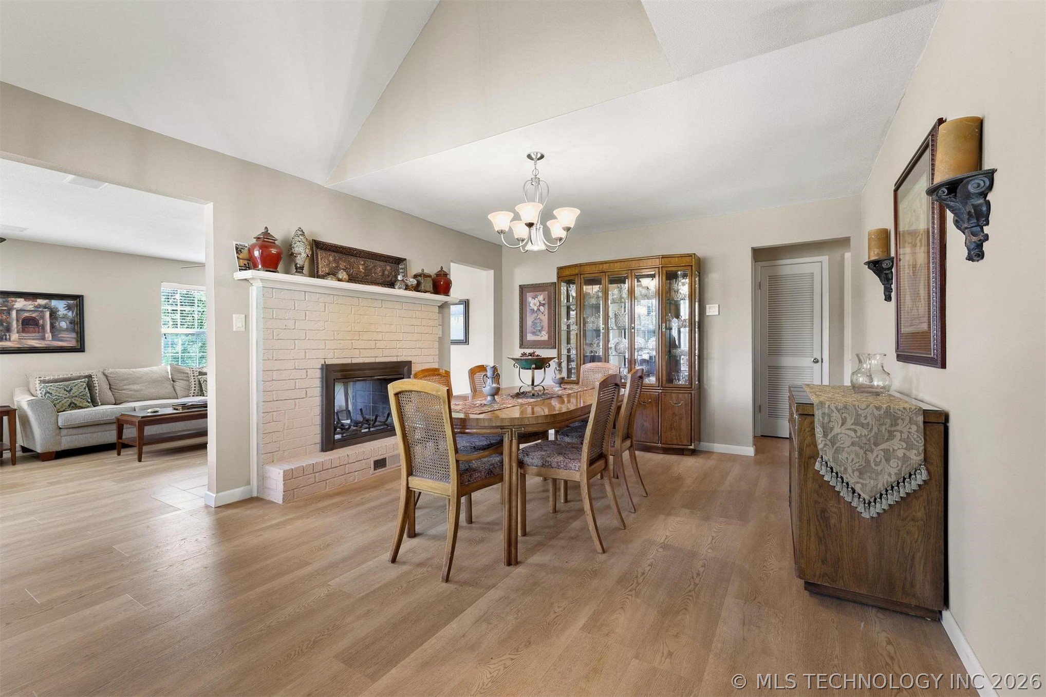 4015 Lookout Drive Property Photo 6
