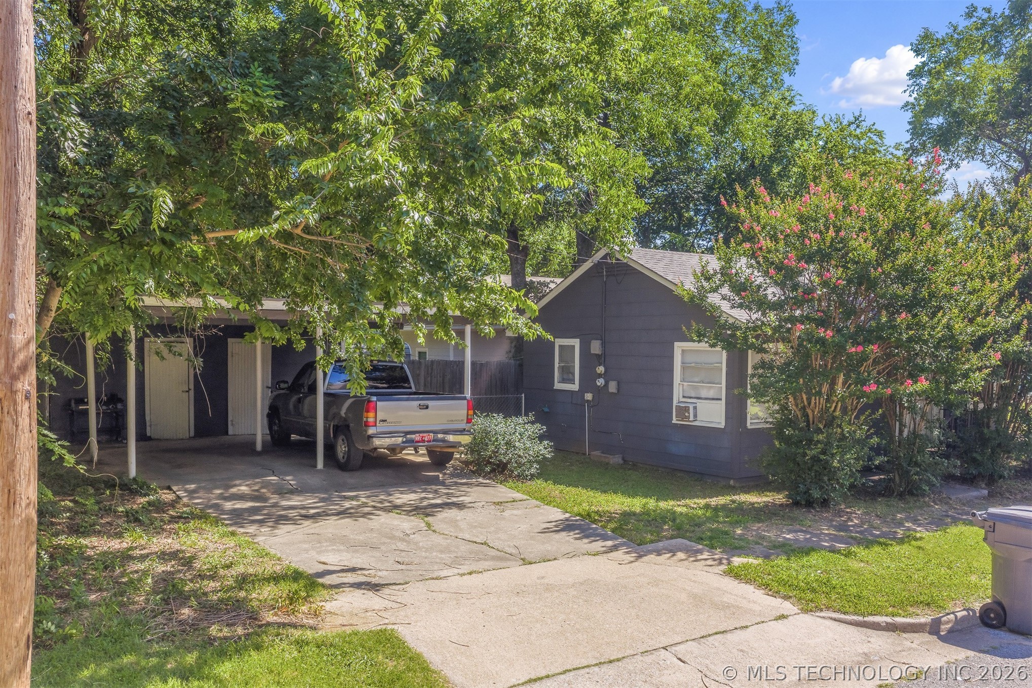 303 10th Nw Property Photo 6