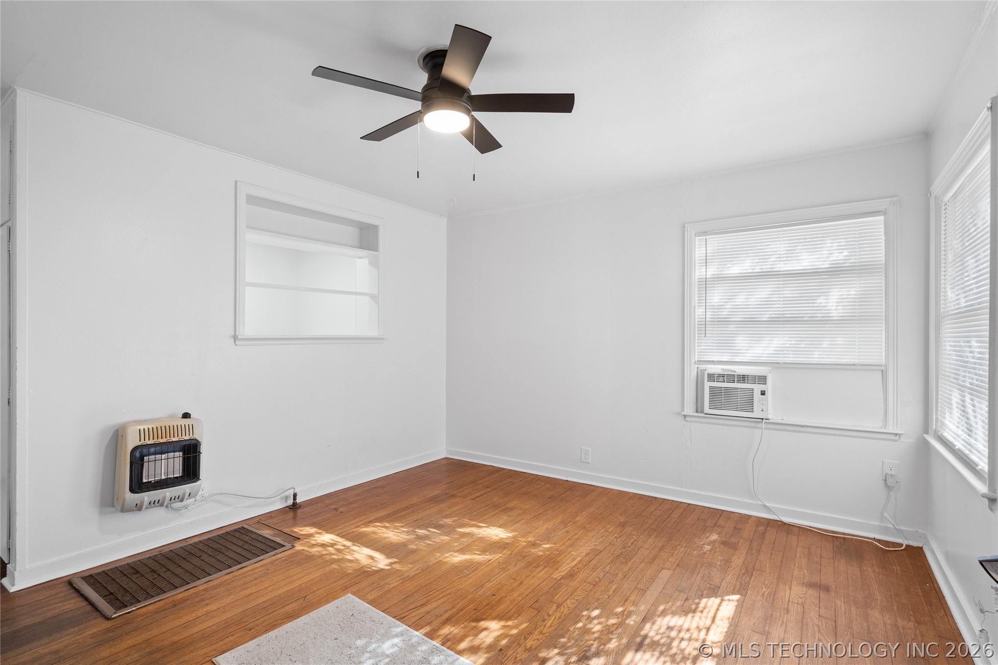 303 10th Nw Property Photo 14