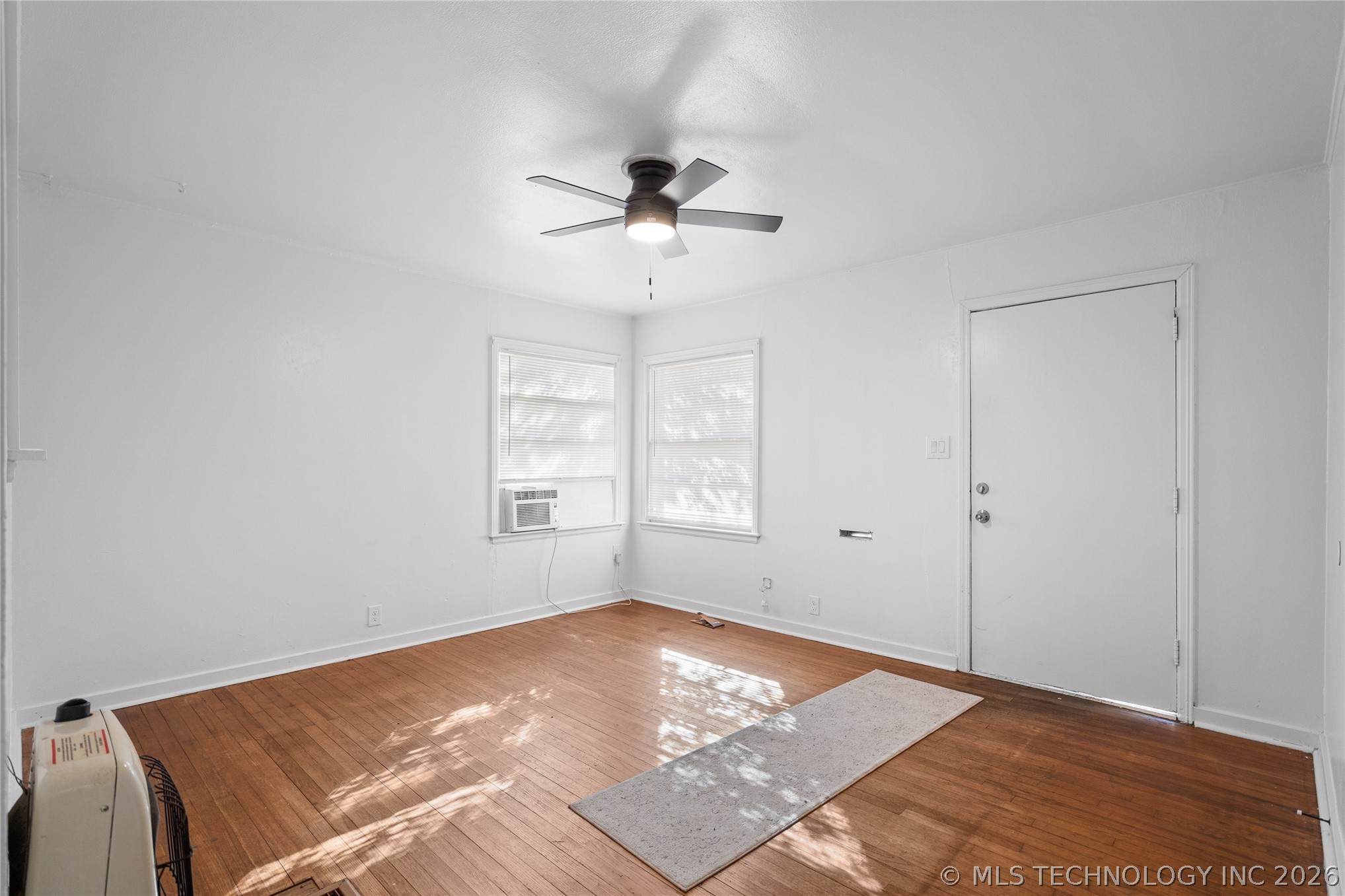 303 10th Nw Property Photo 16