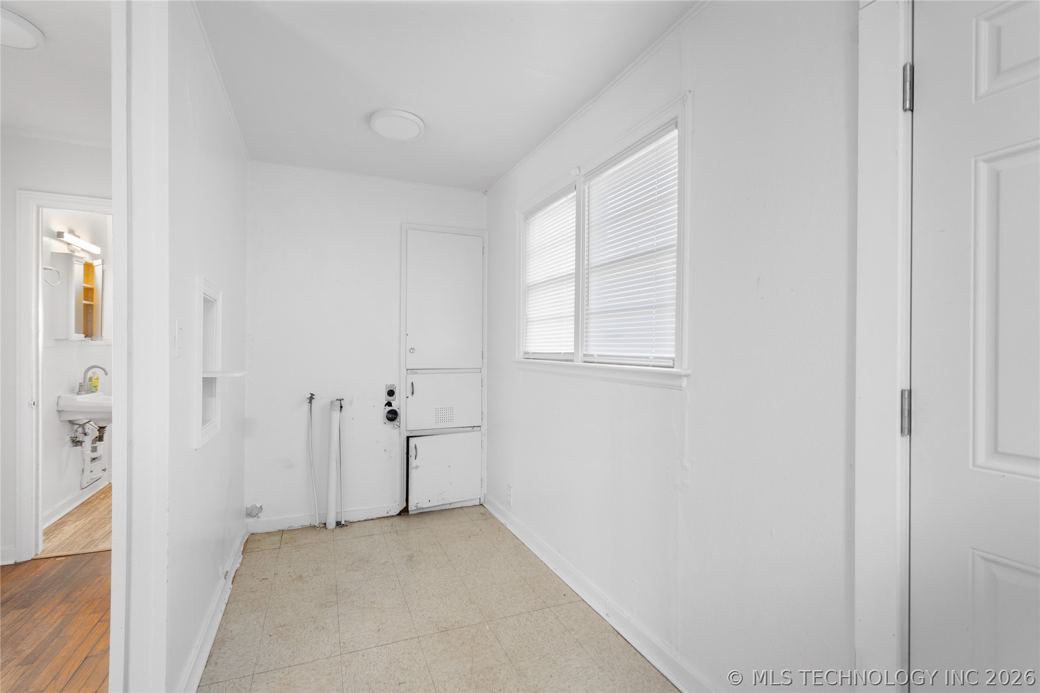 303 10th Nw Property Photo 18