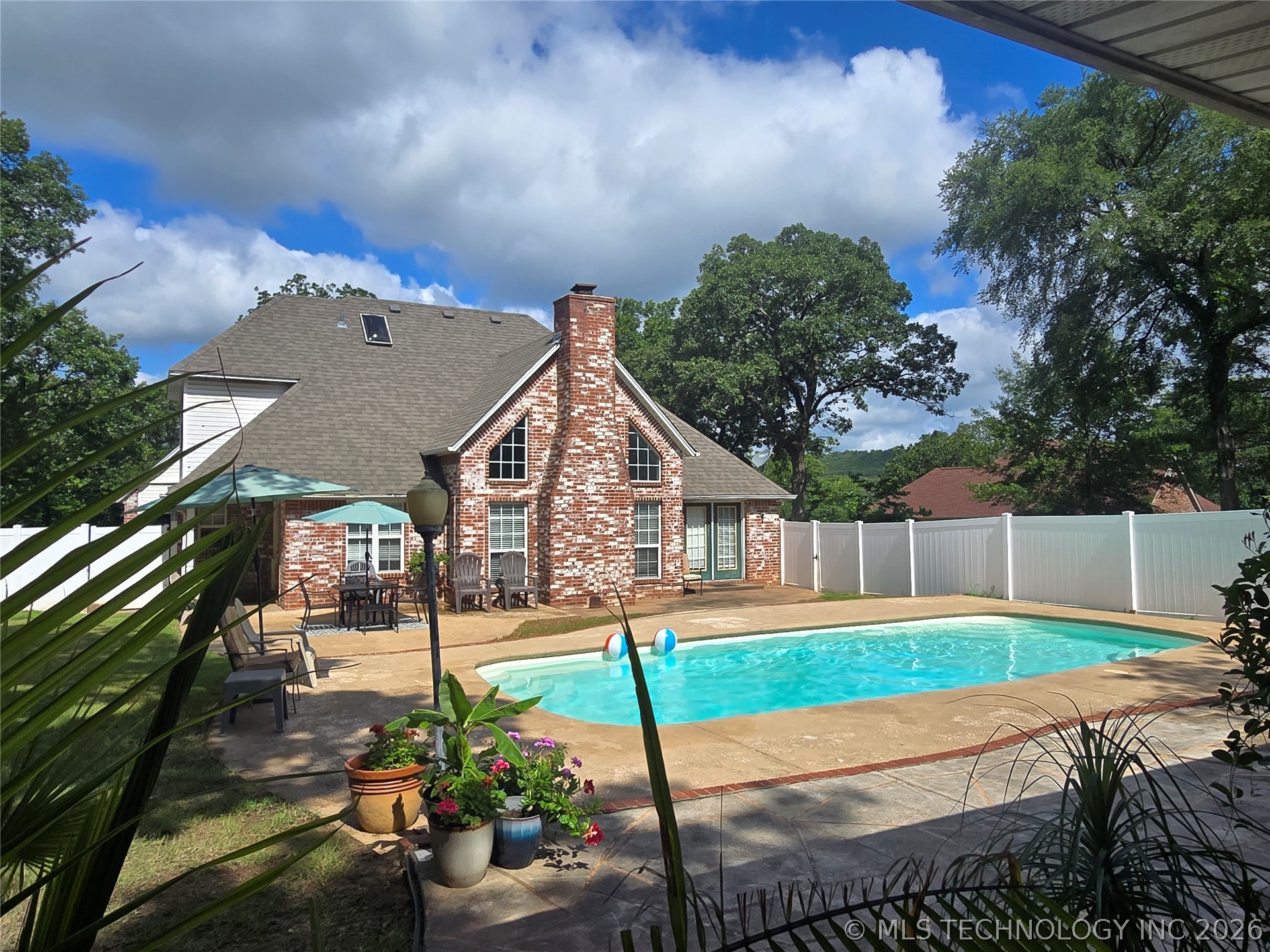906 N 14 Street Property Photo 4