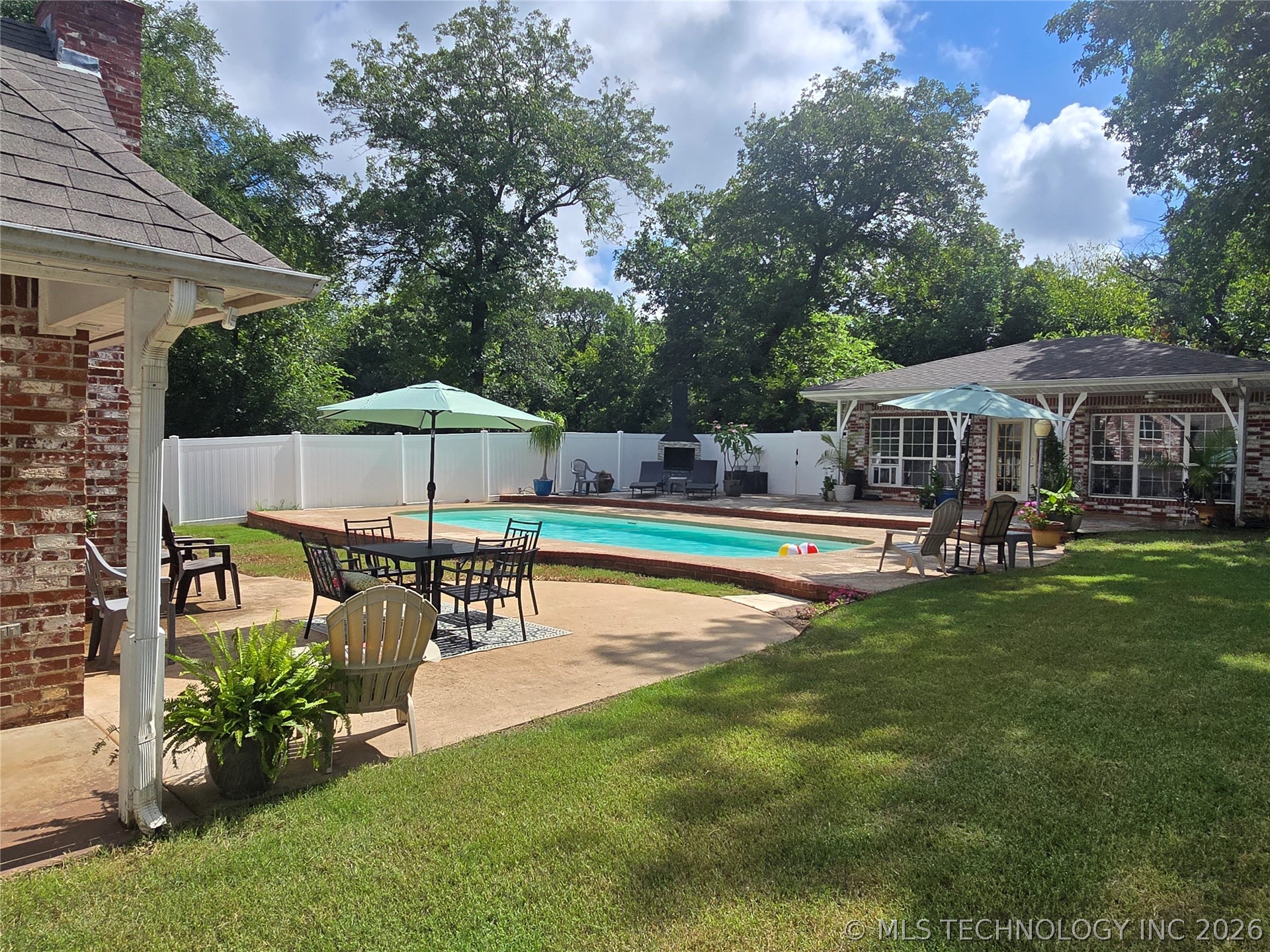 906 N 14 Street Property Photo 6