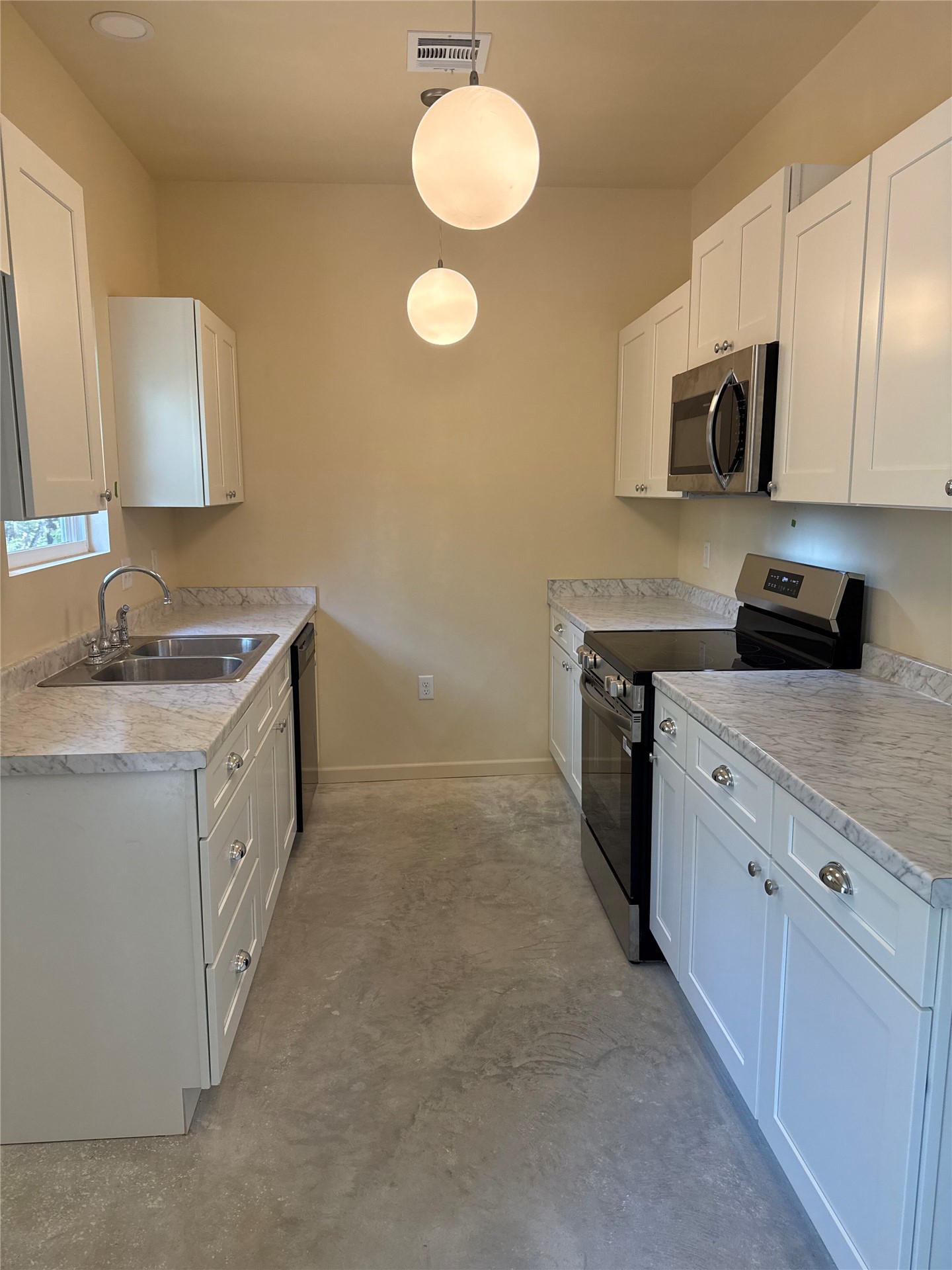 177 Sleepy Hollow Trail Property Photo 4