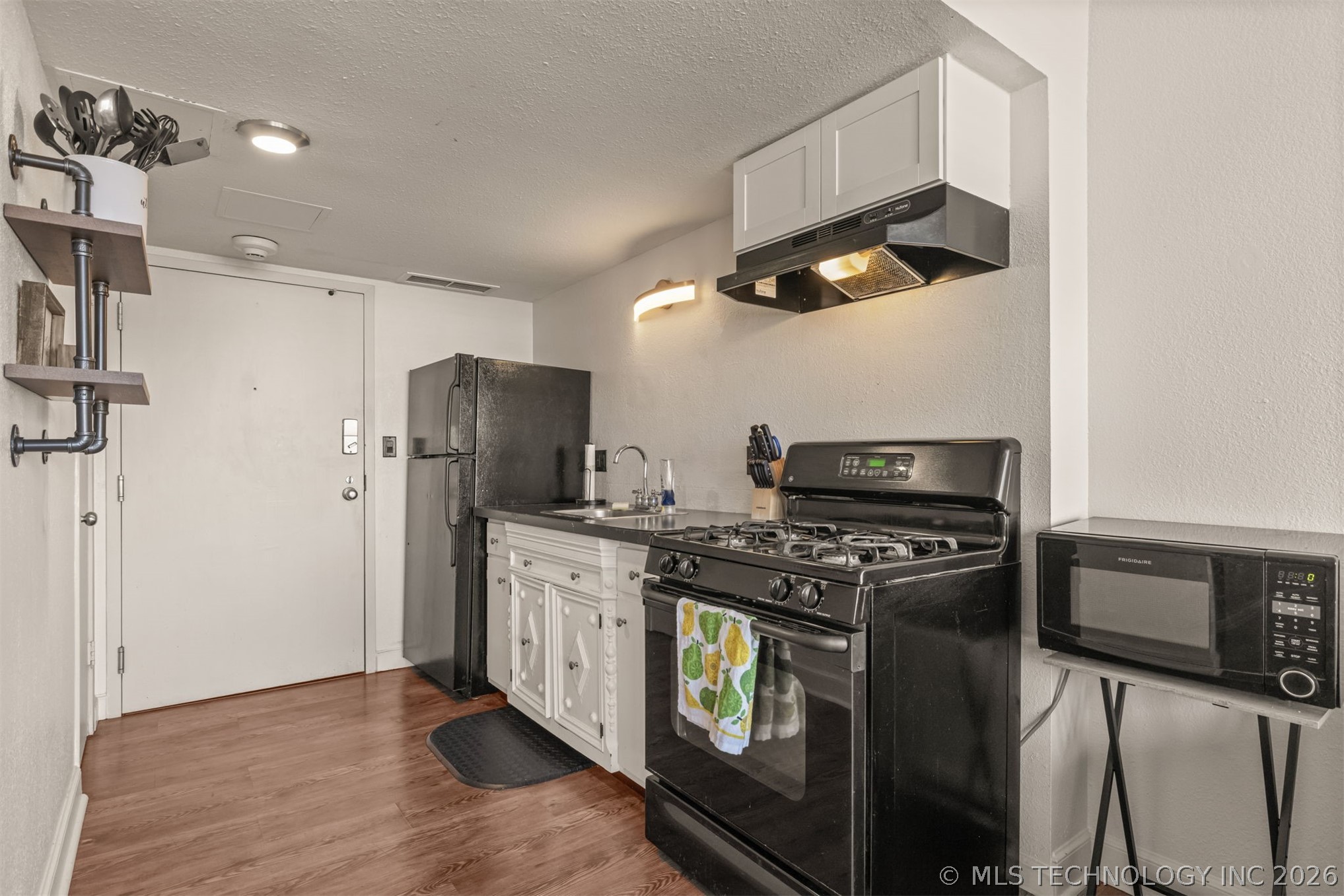 450 W 7th Street 910 Property Photo 7