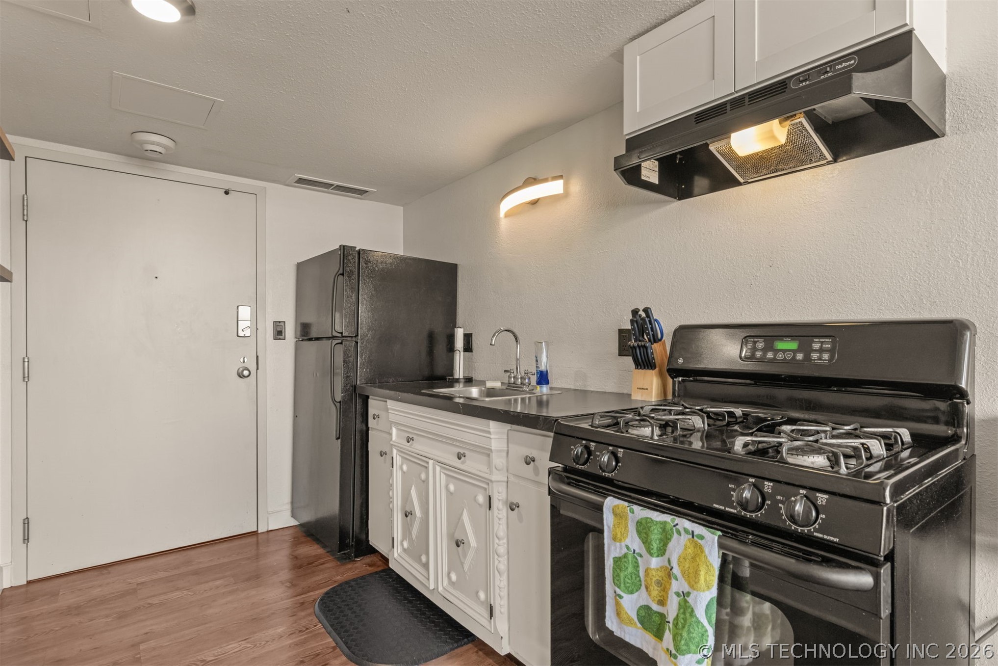 450 W 7th Street 910 Property Photo 8