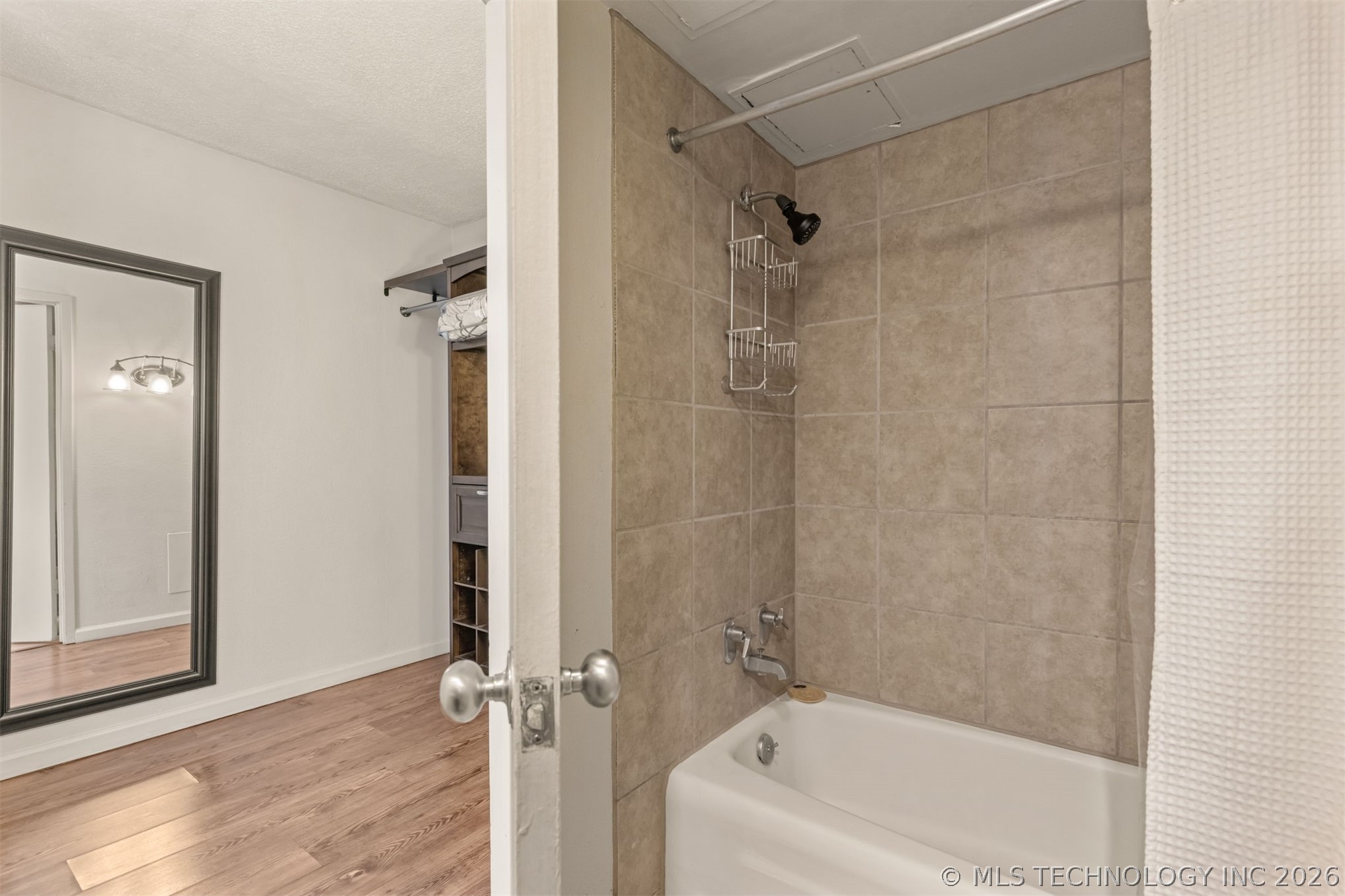 450 W 7th Street 910 Property Photo 23