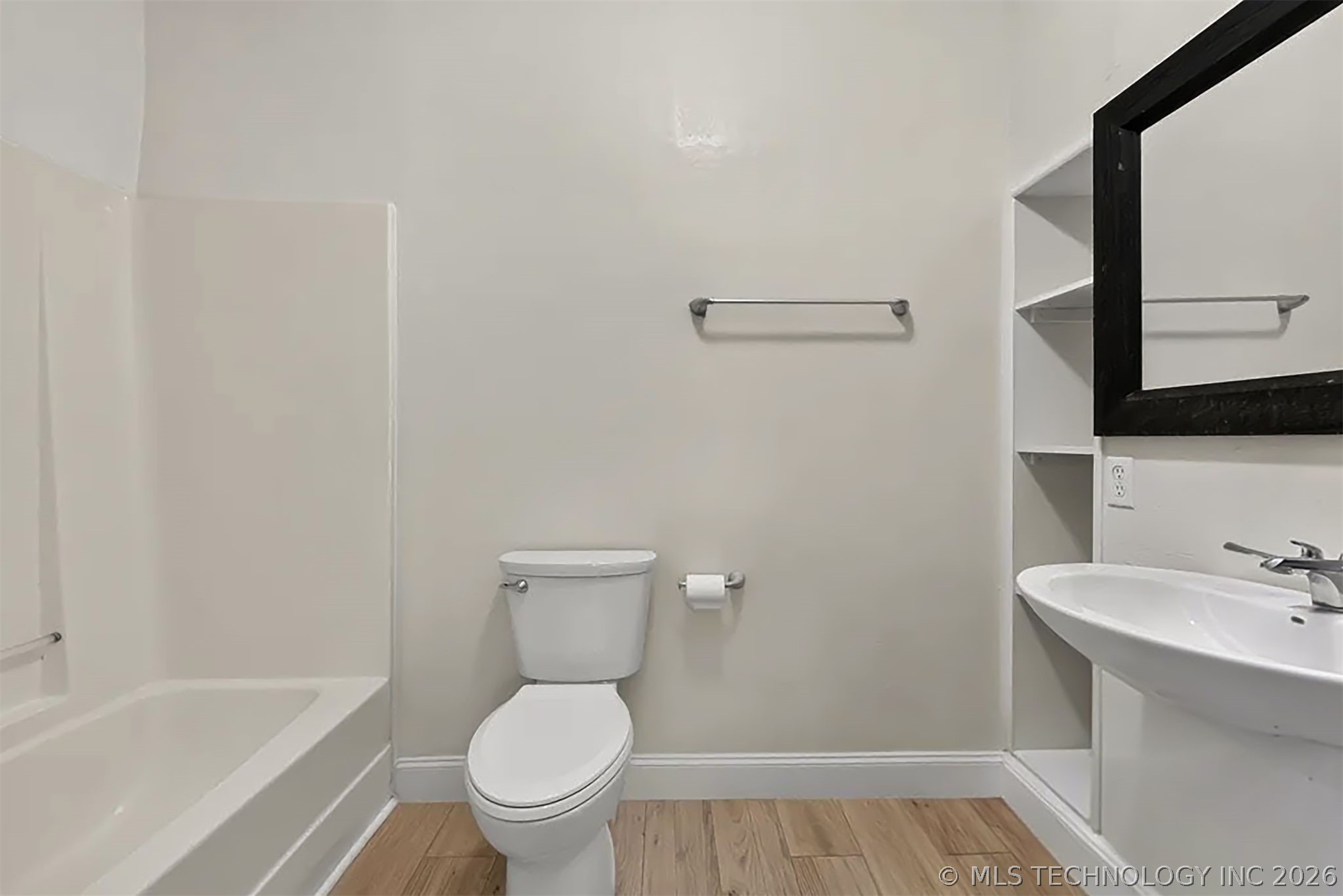 610 E 5th Property Photo 16