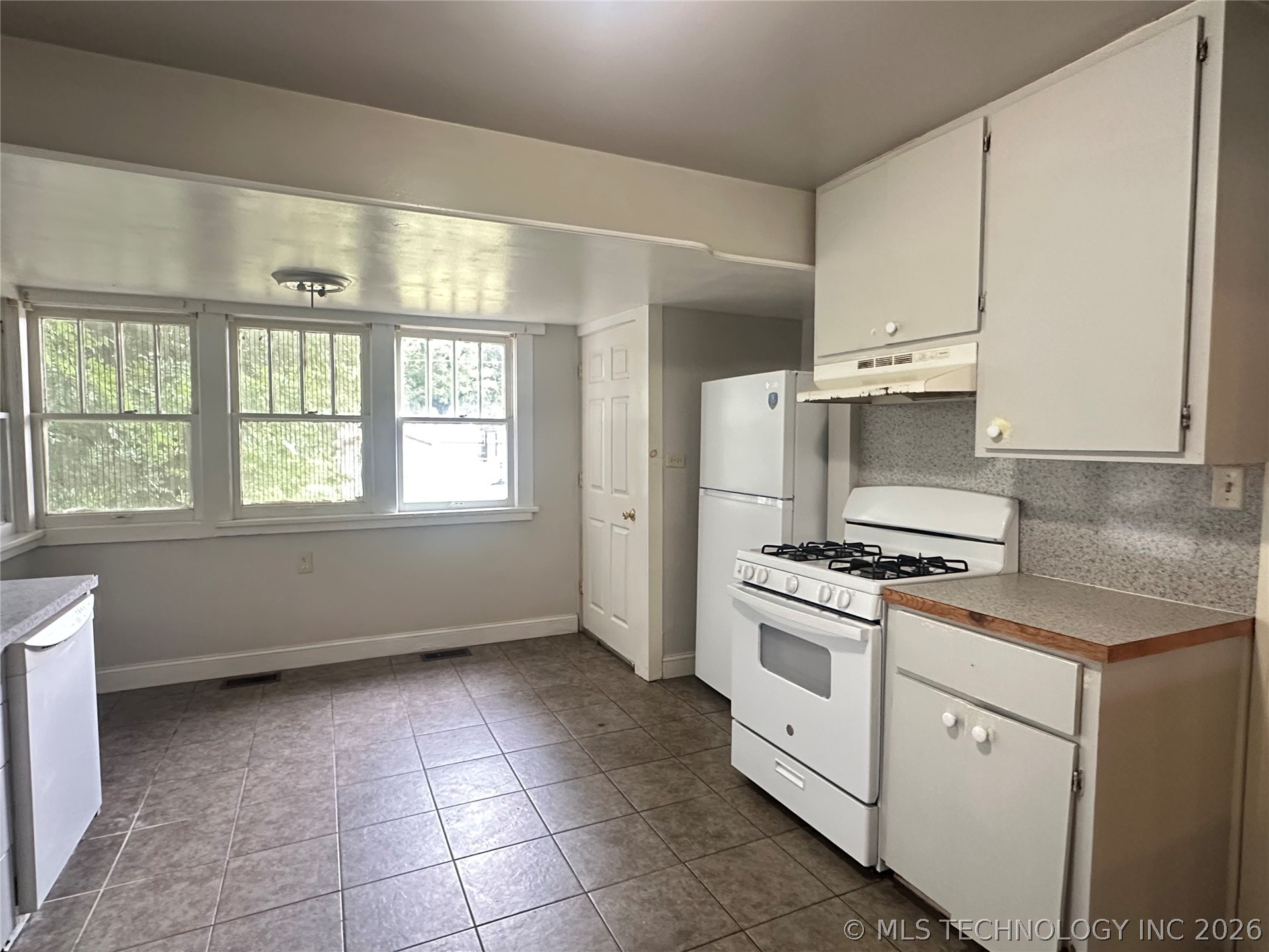 809 W Moore Street Property Photo 8