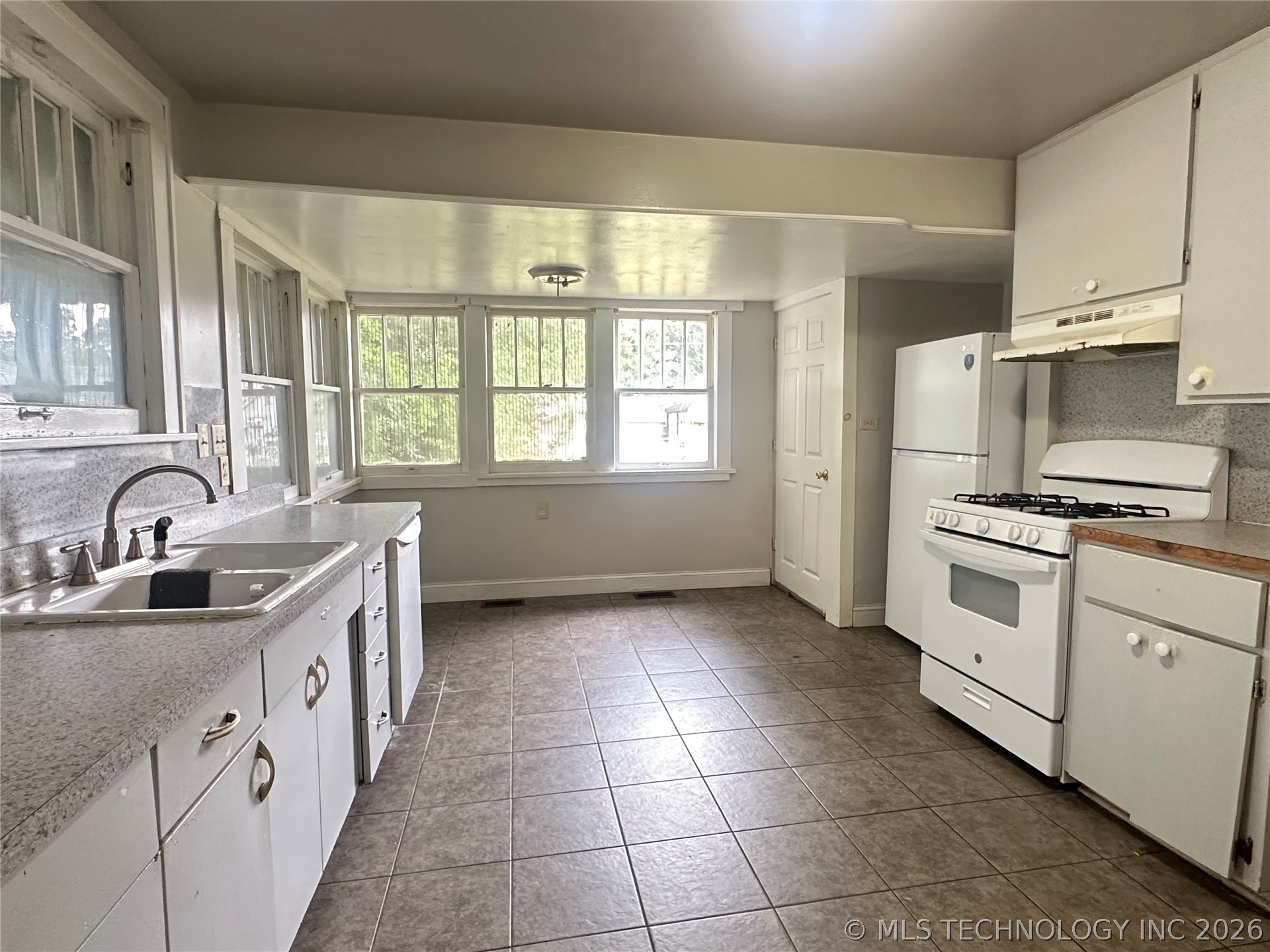 809 W Moore Street Property Photo 9