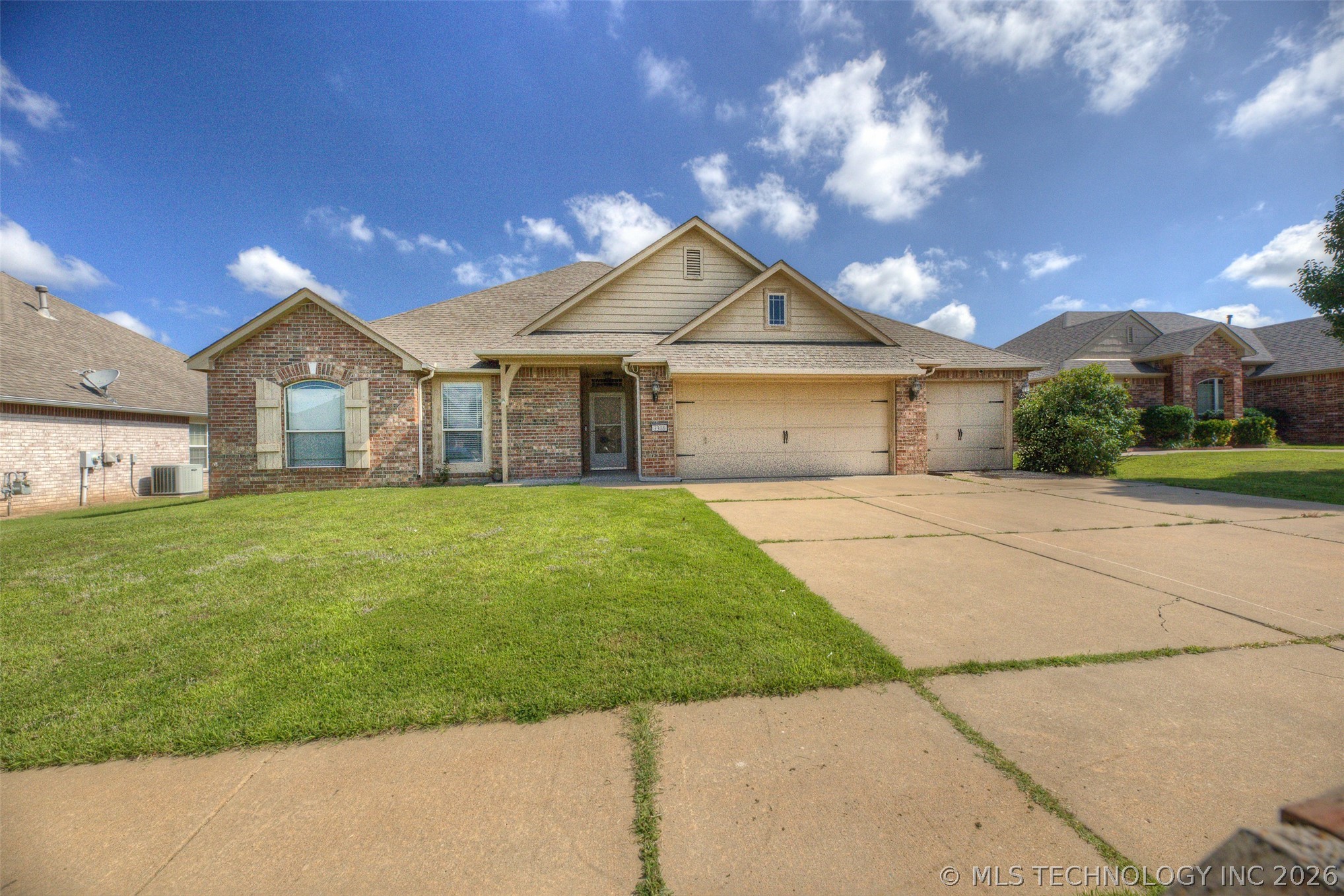 3318 E Fairmont Place