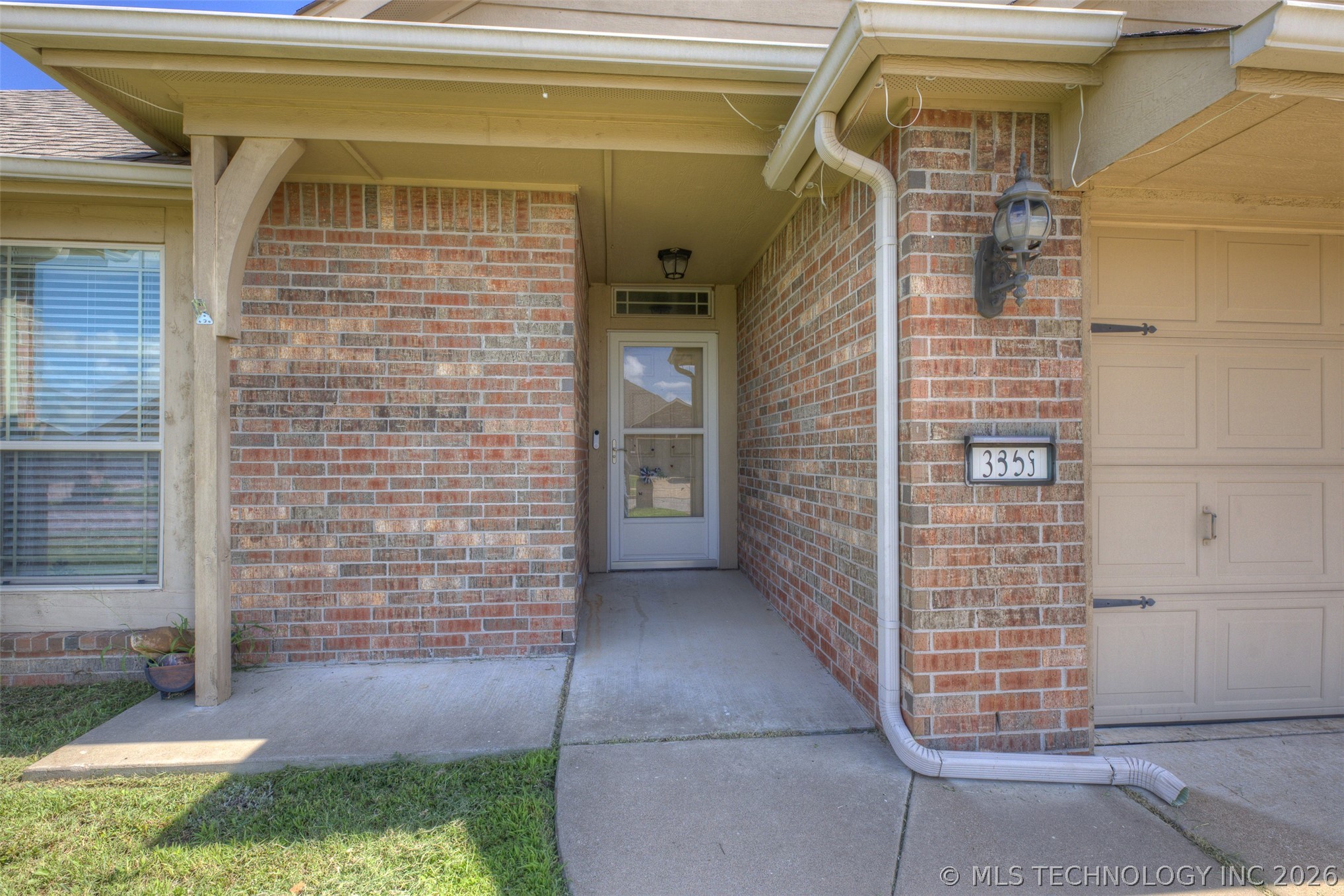 3318 E Fairmont Place Property Photo 2