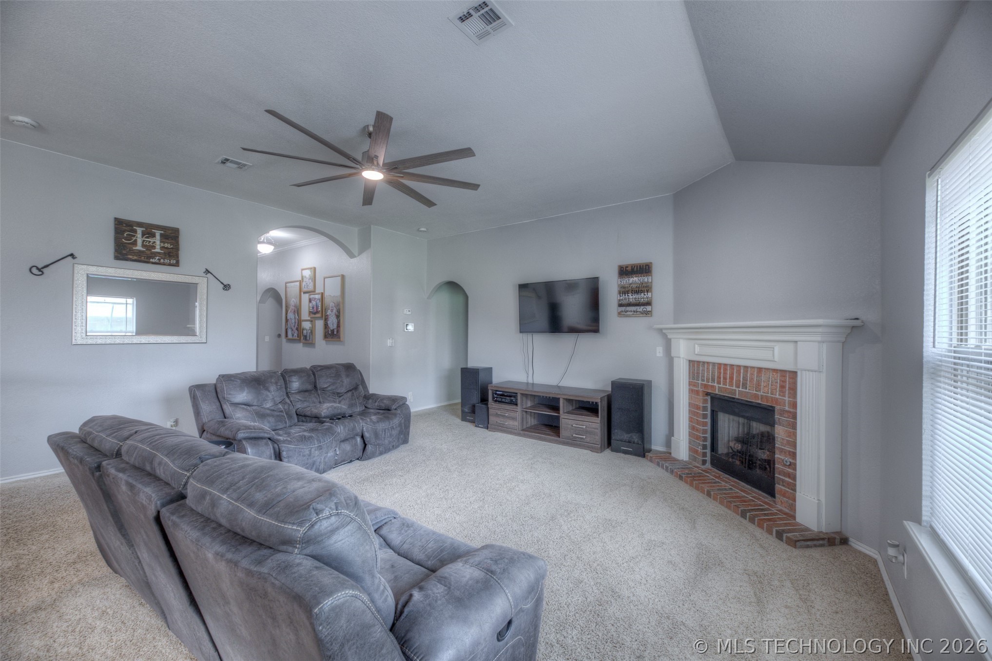 3318 E Fairmont Place Property Photo 4