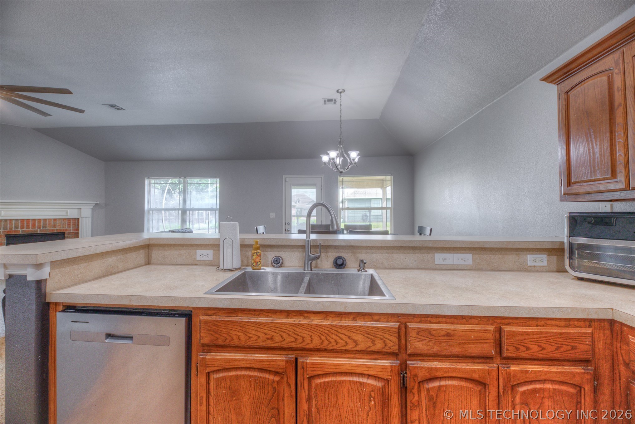 3318 E Fairmont Place Property Photo 10