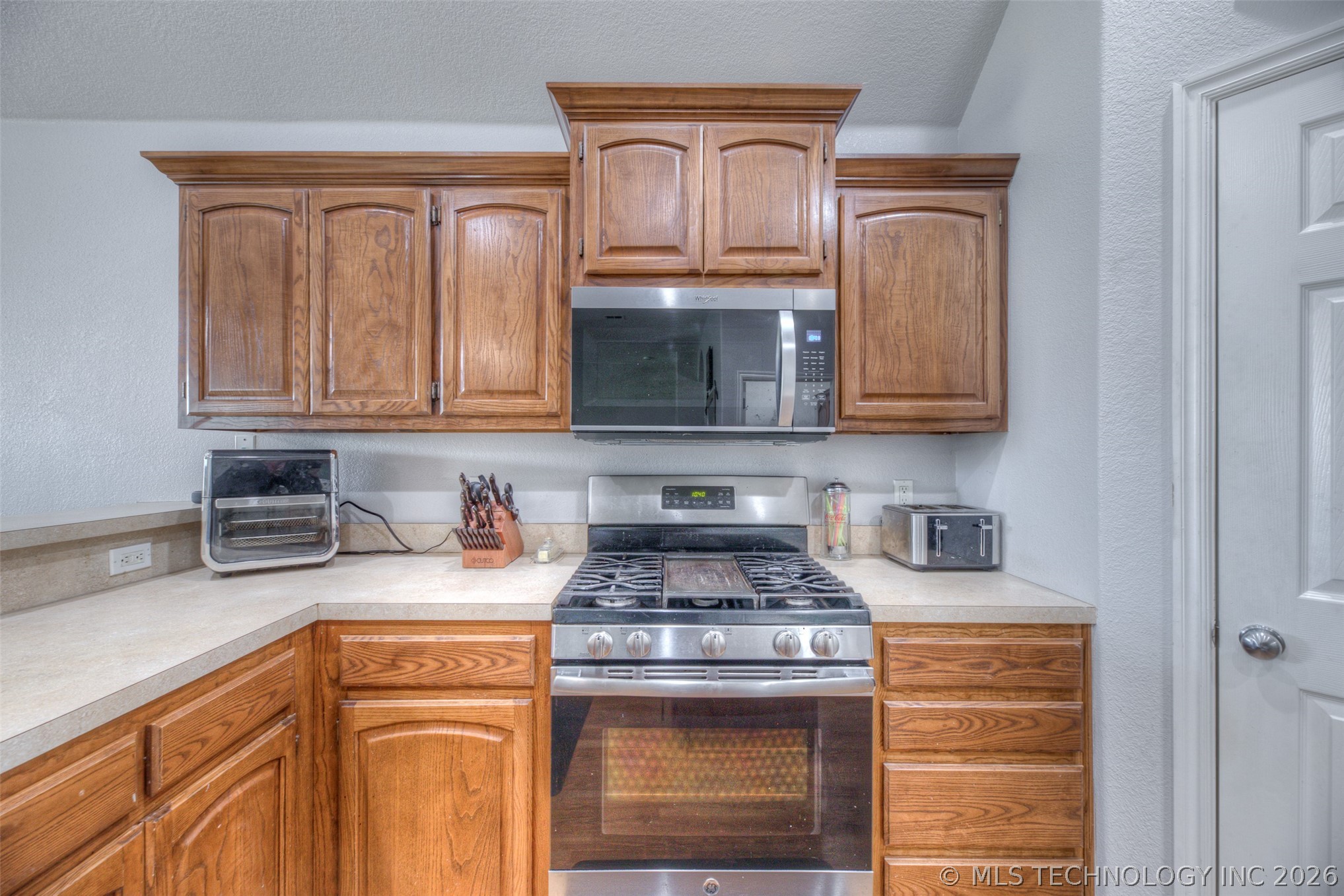 3318 E Fairmont Place Property Photo 13