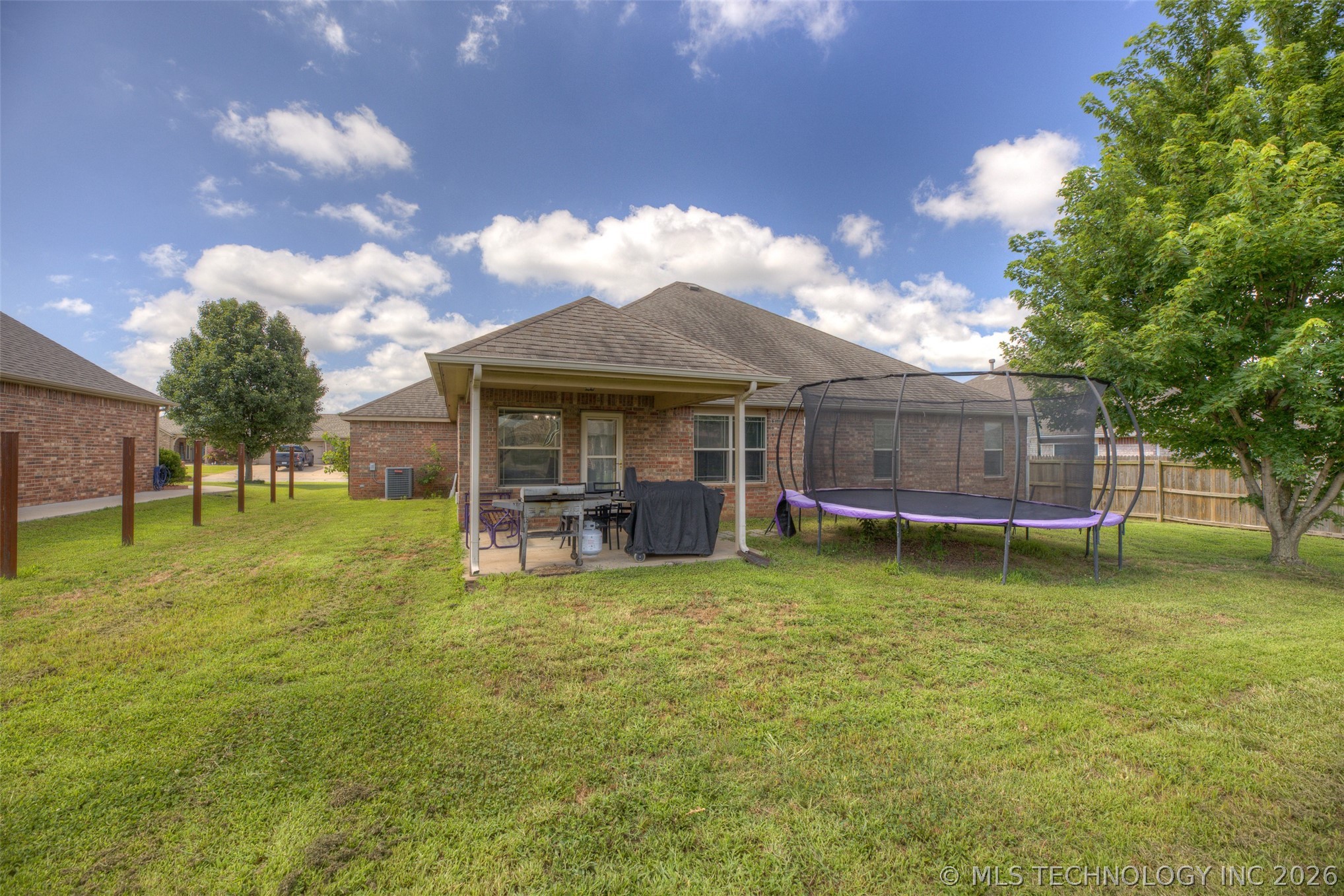 3318 E Fairmont Place Property Photo 25