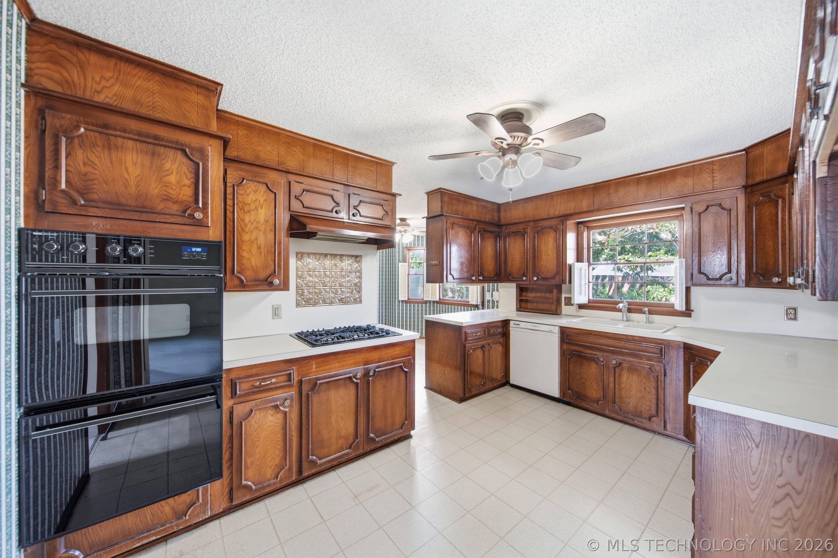 3747 S Canton Avenue Property Photo 6