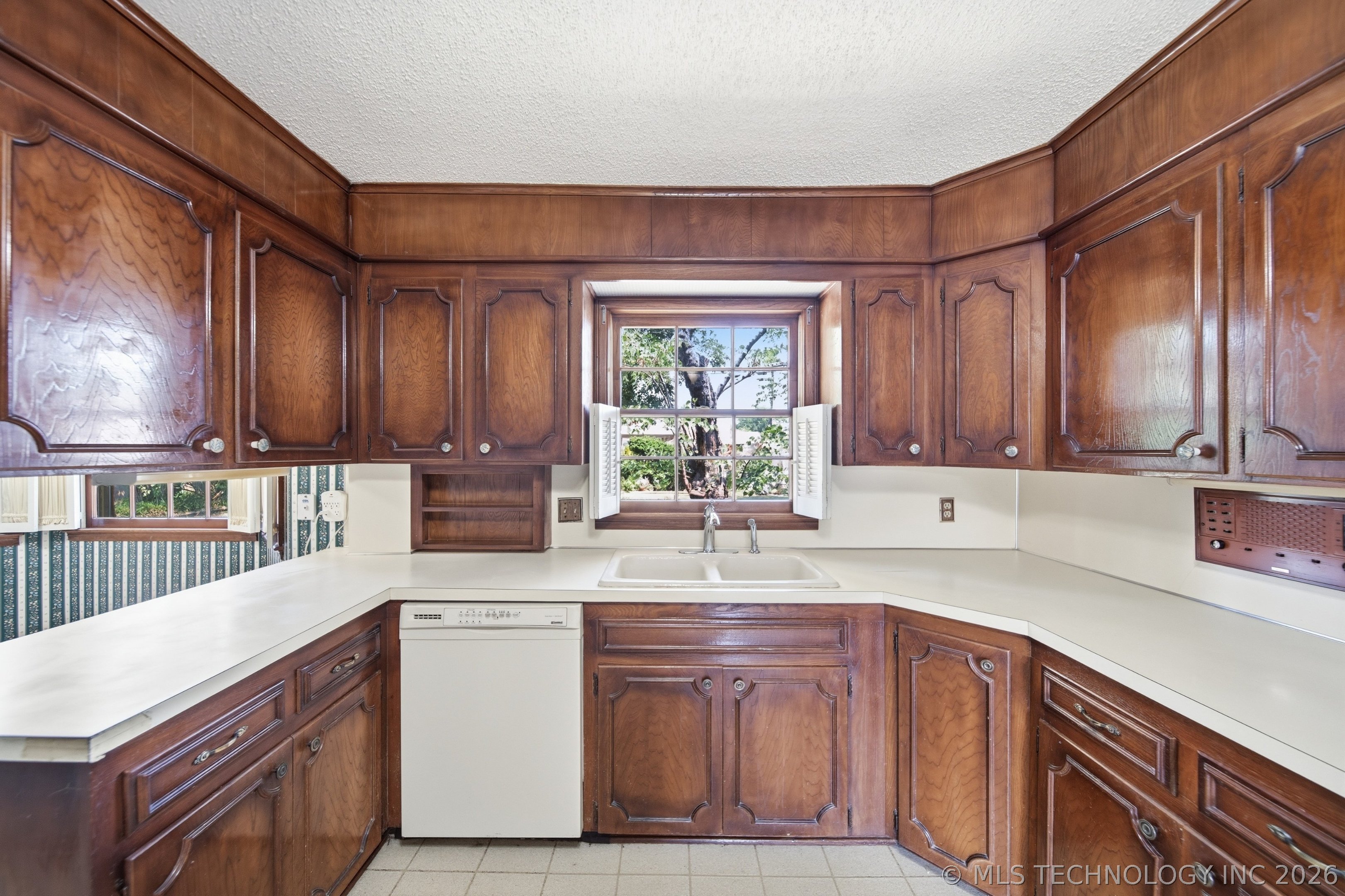 3747 S Canton Avenue Property Photo 7