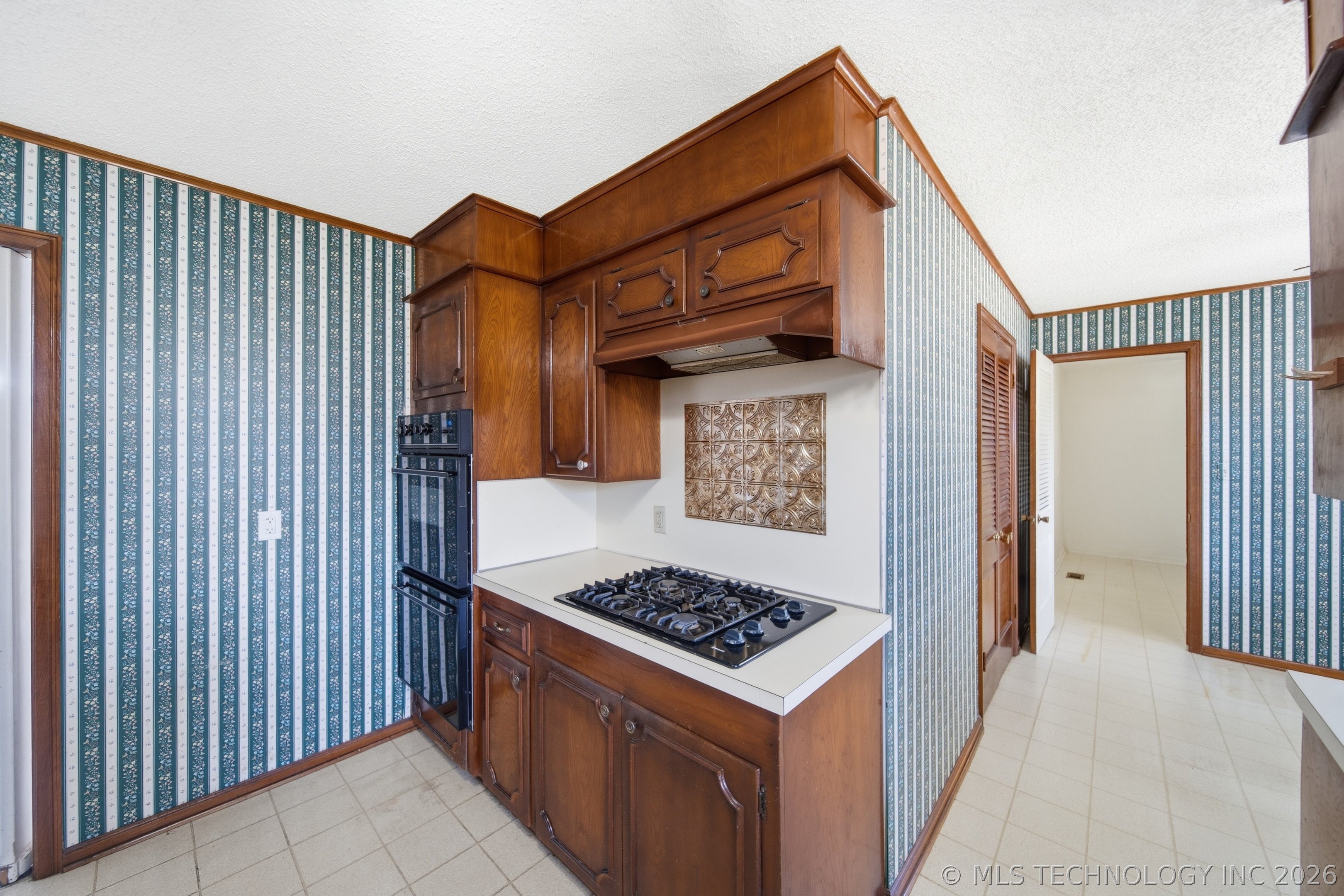 3747 S Canton Avenue Property Photo 9