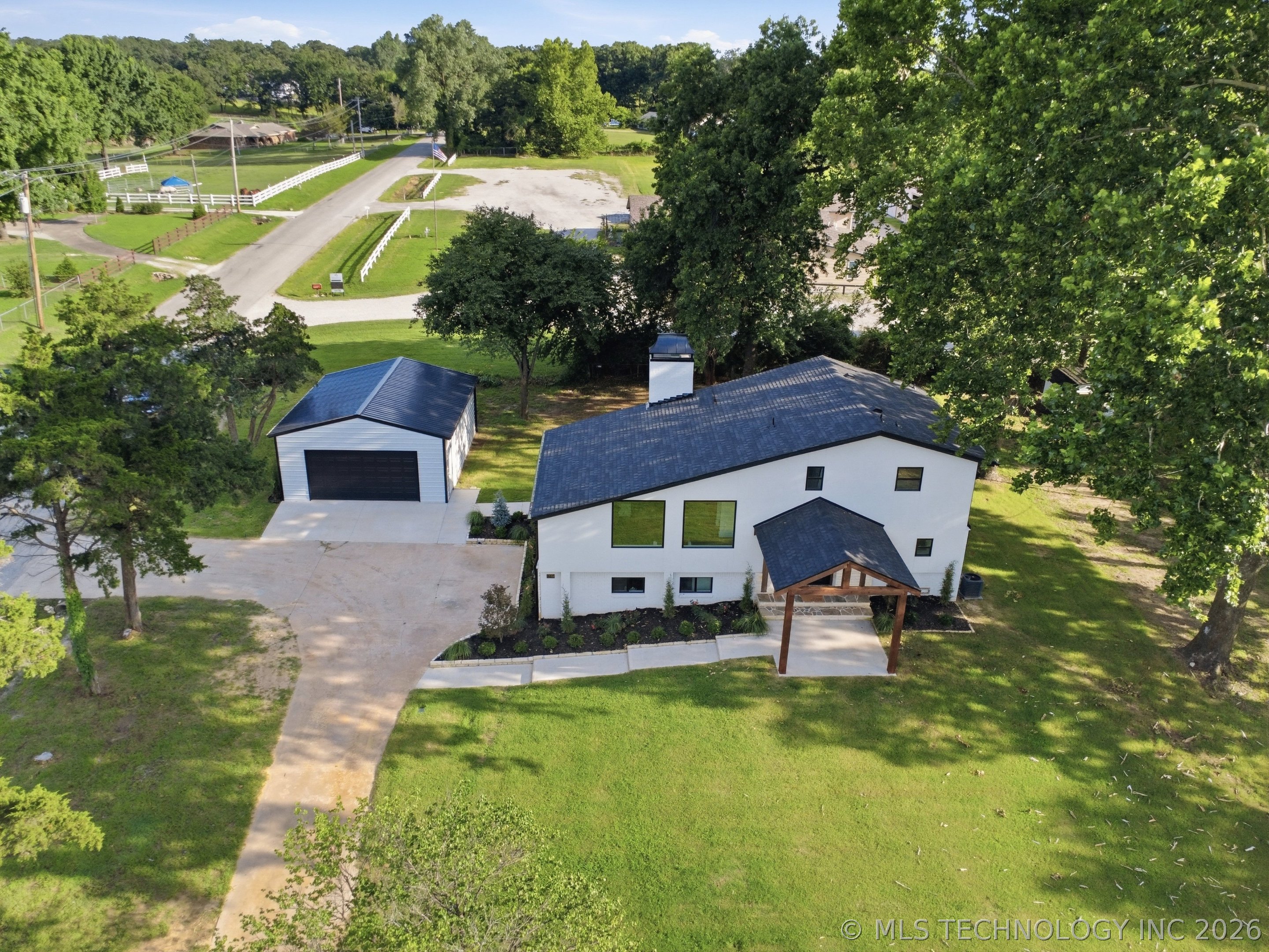 12208 Heywood Hill Road Property Photo 3