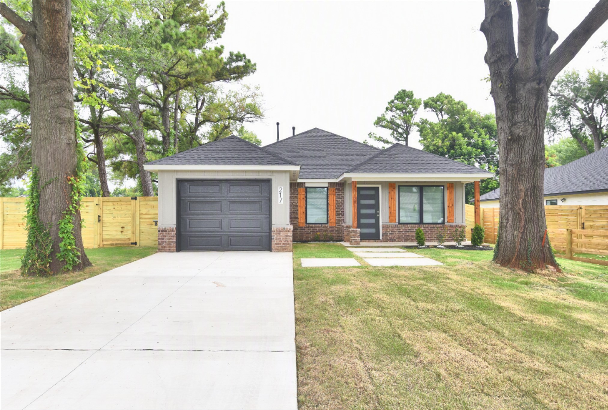 217 W 40th Place