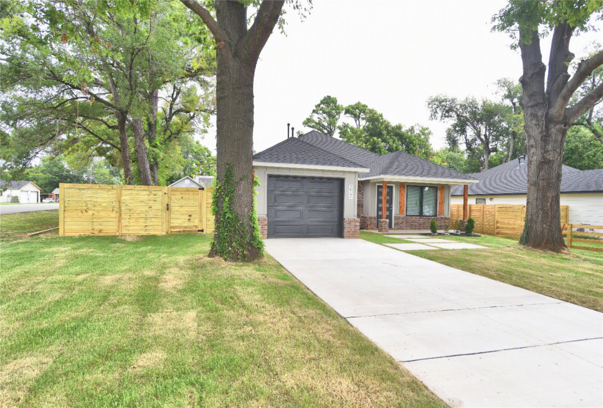 217 W 40th Place Property Photo 2