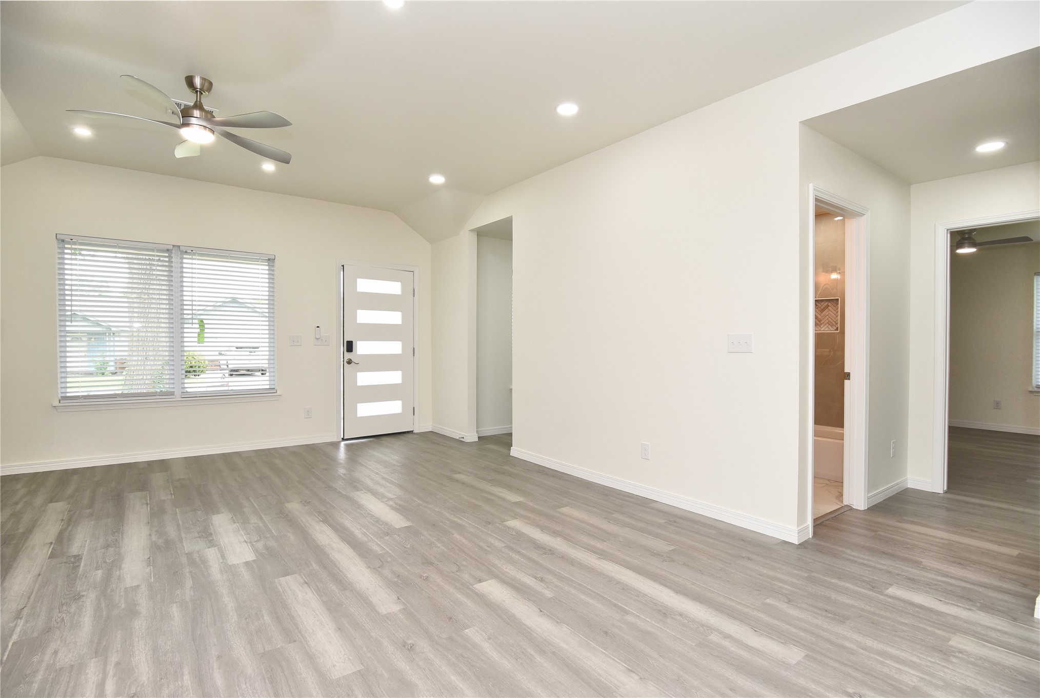 217 W 40th Place Property Photo 8