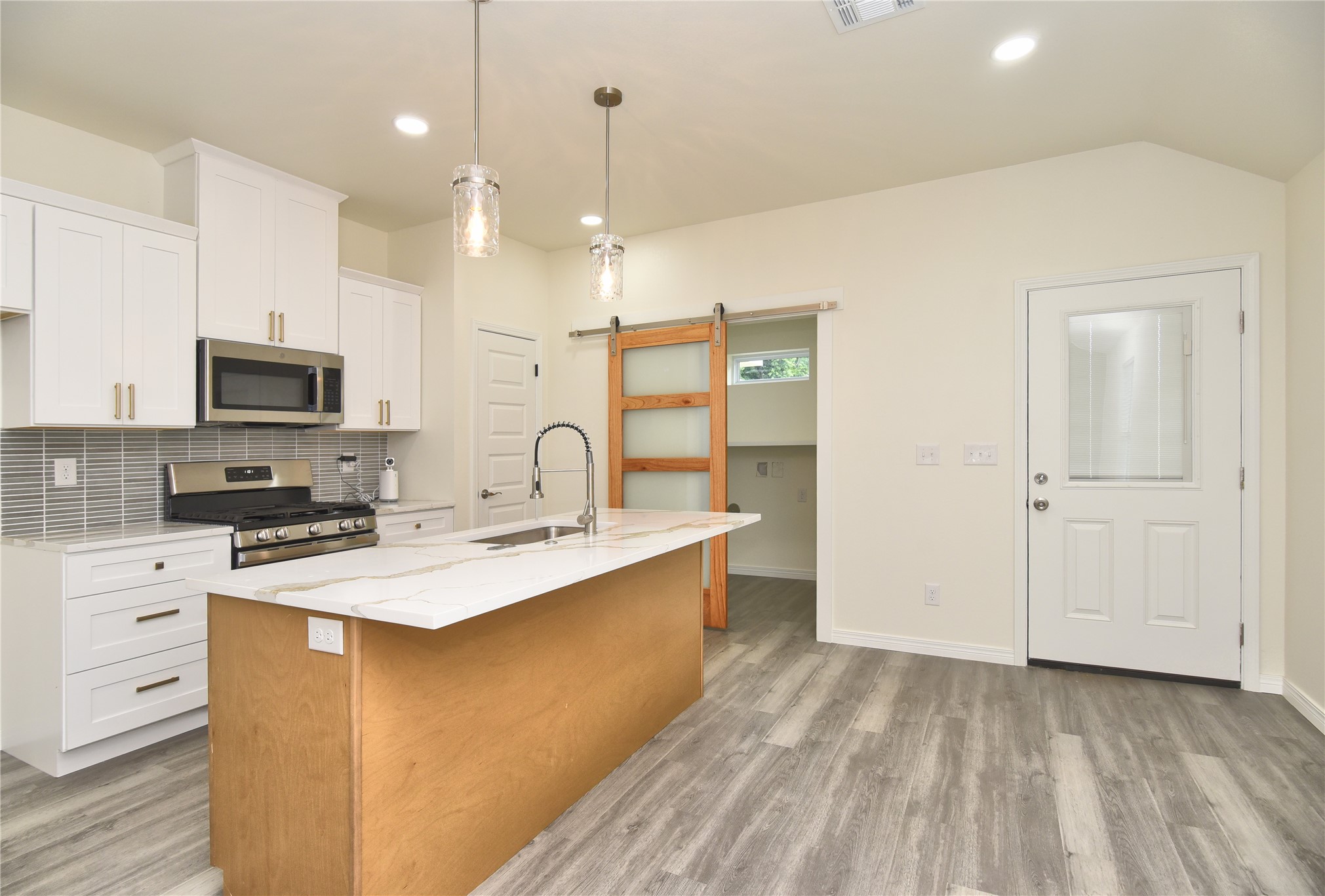 217 W 40th Place Property Photo 10