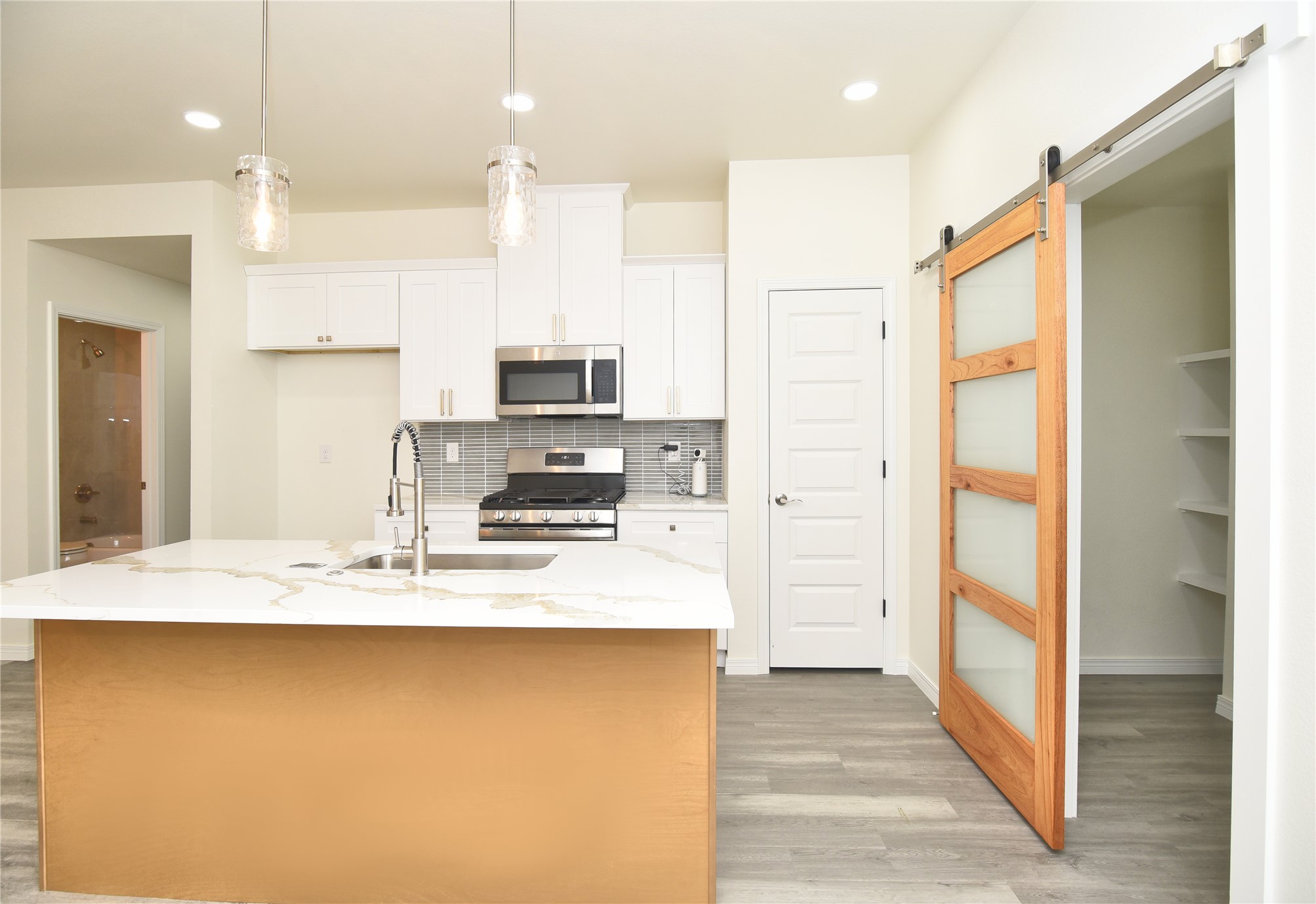 217 W 40th Place Property Photo 11