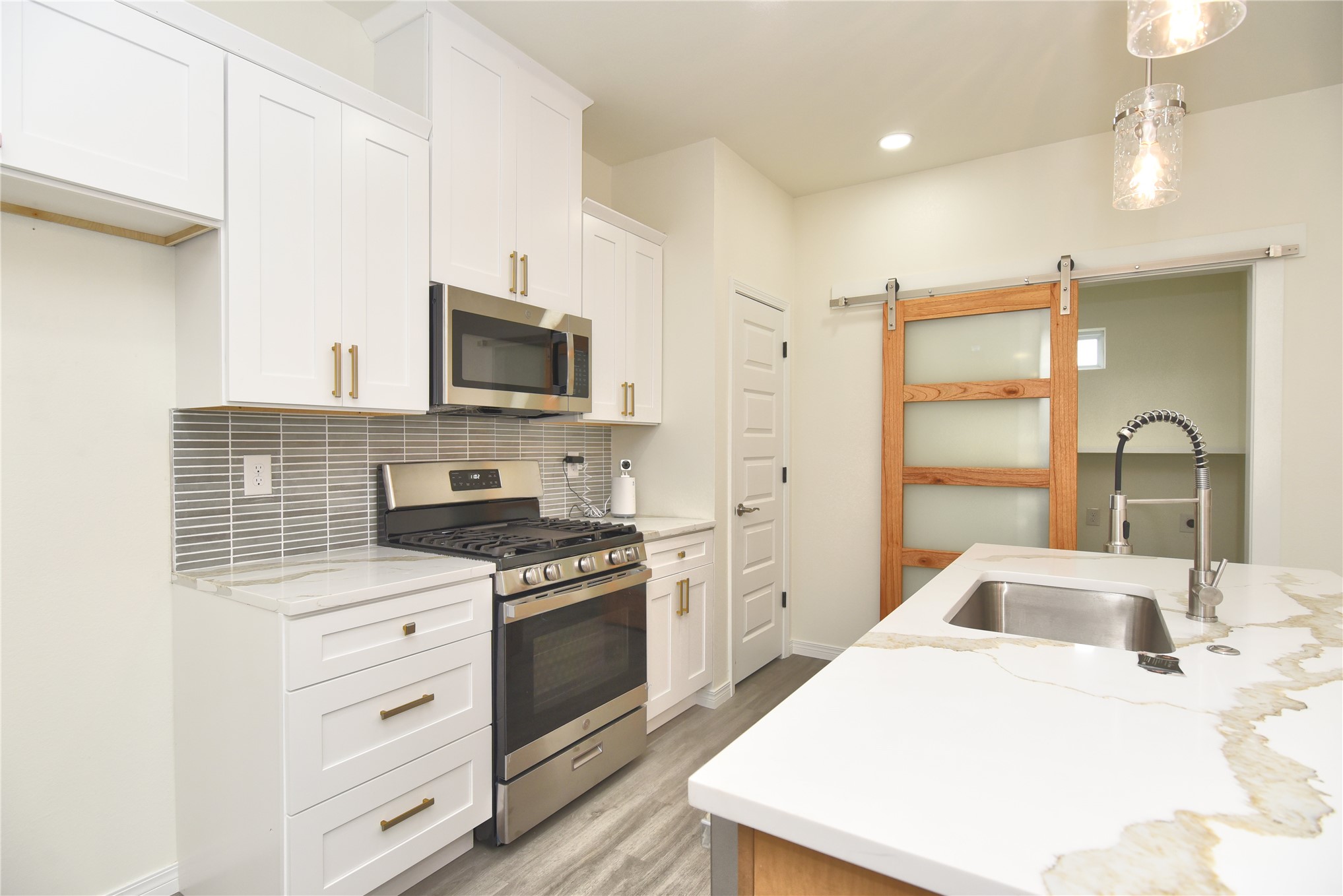 217 W 40th Place Property Photo 12
