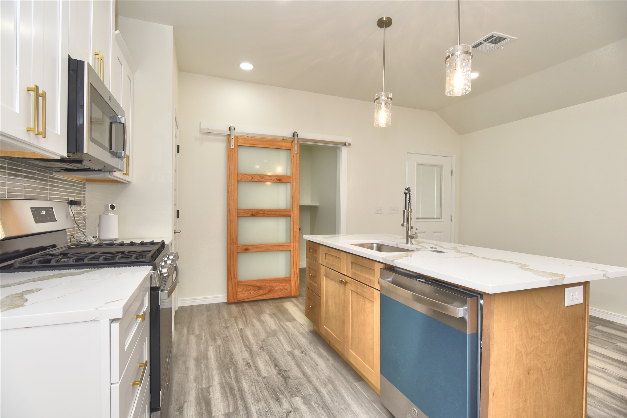 217 W 40th Place Property Photo 13