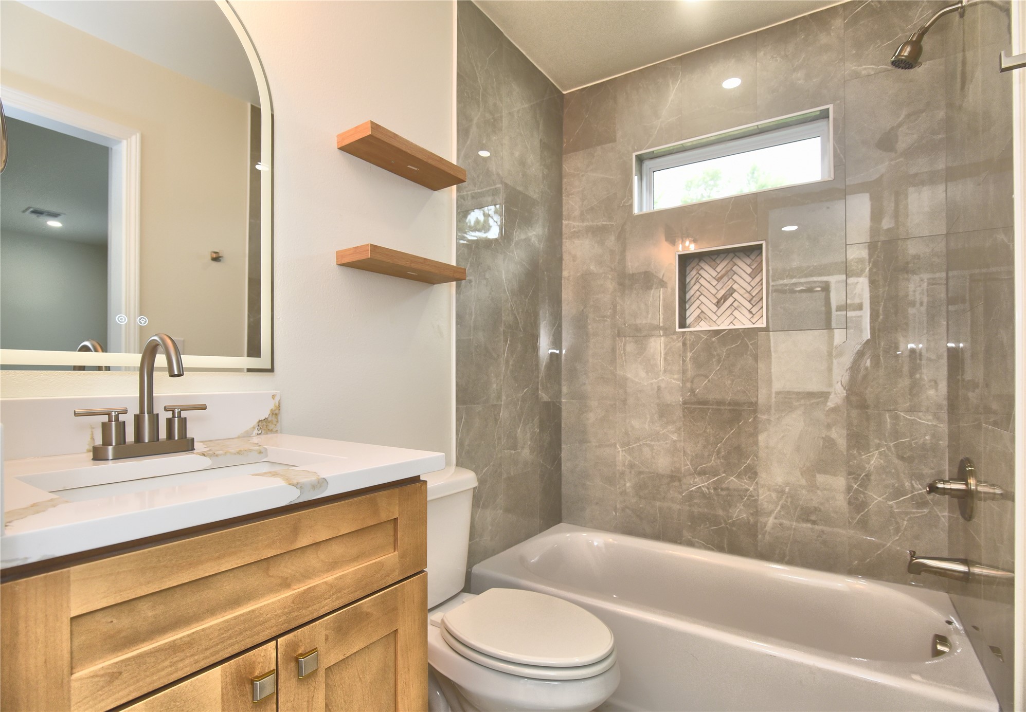 217 W 40th Place Property Photo 16
