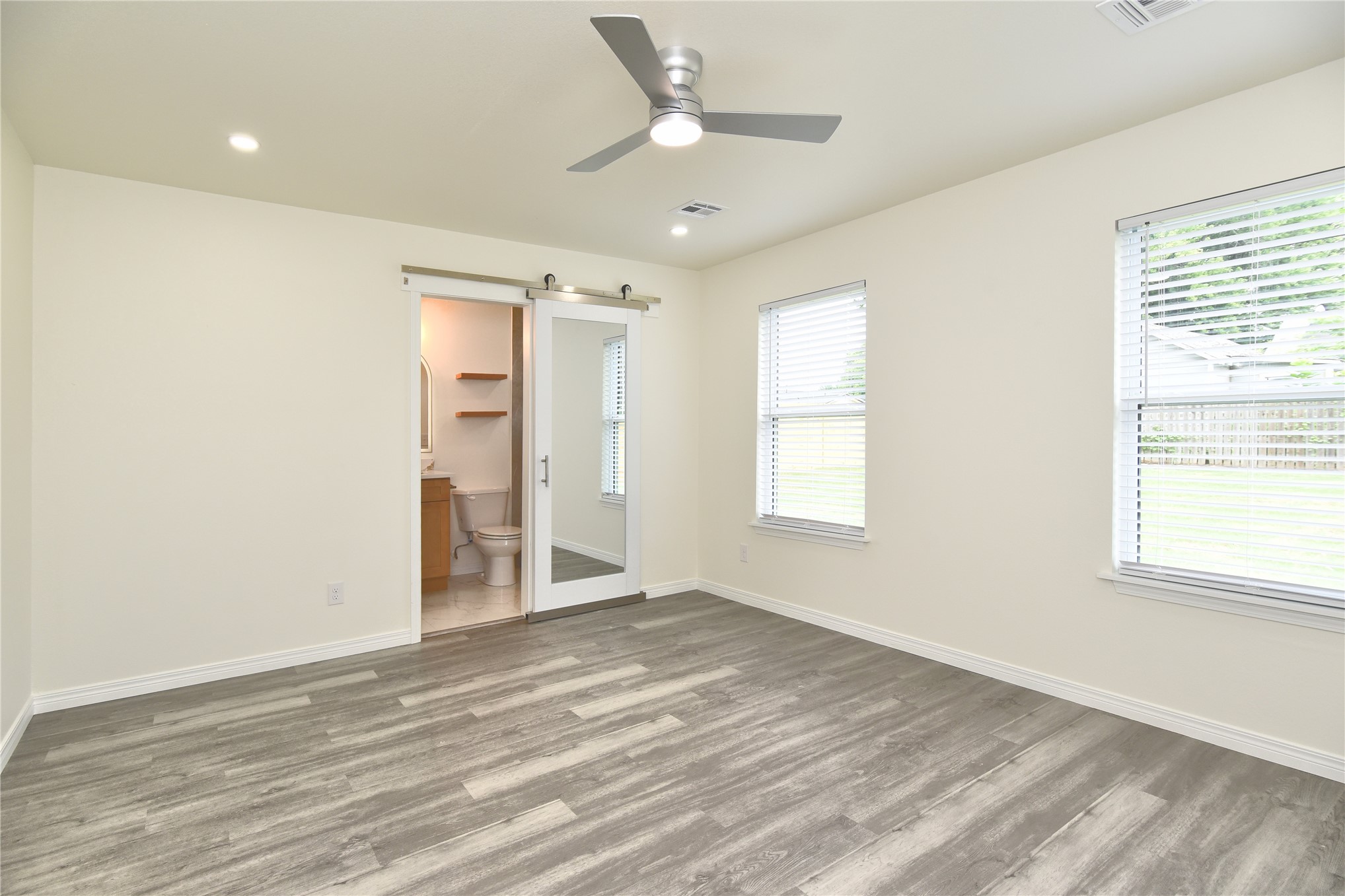 217 W 40th Place Property Photo 18