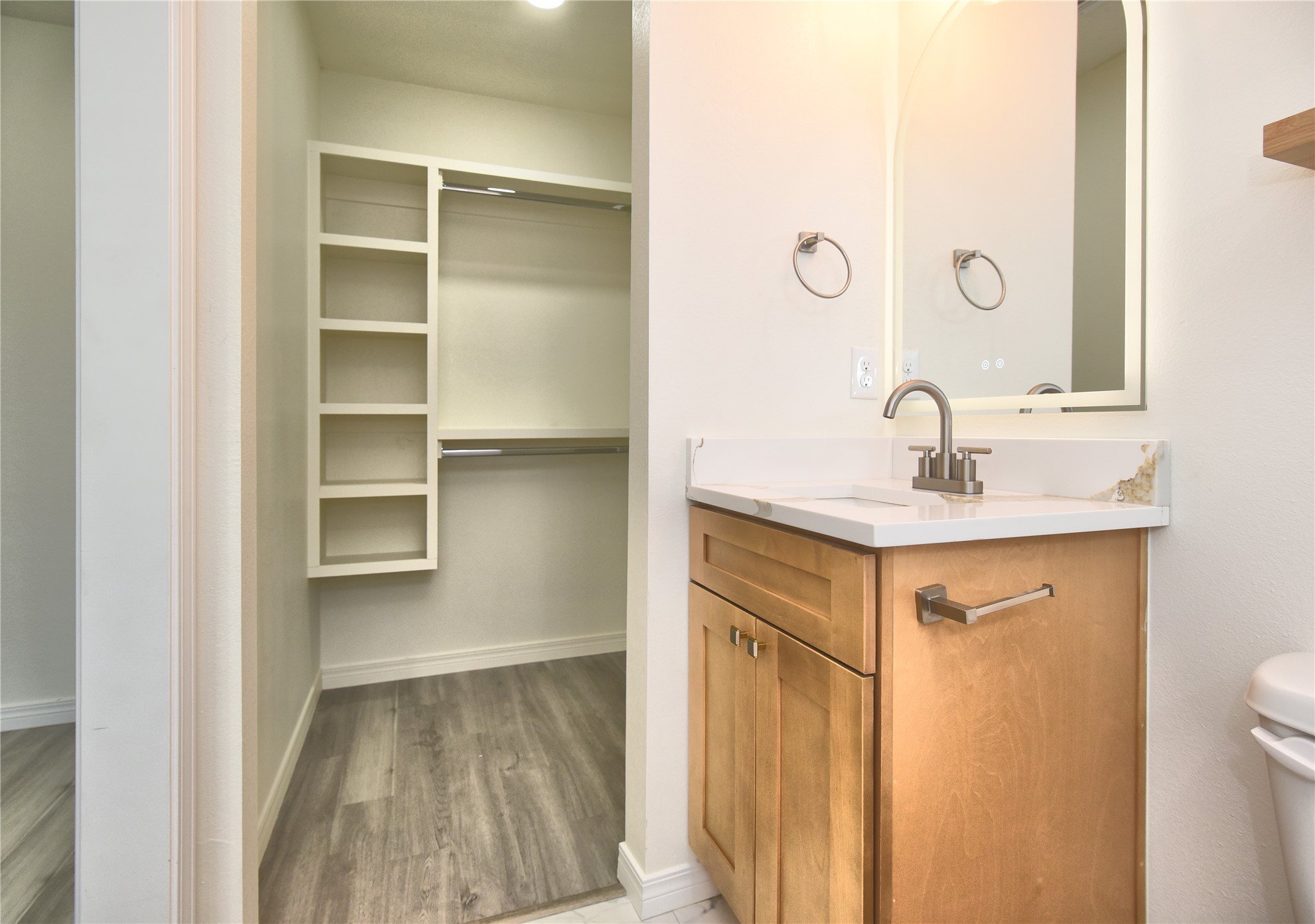 217 W 40th Place Property Photo 19