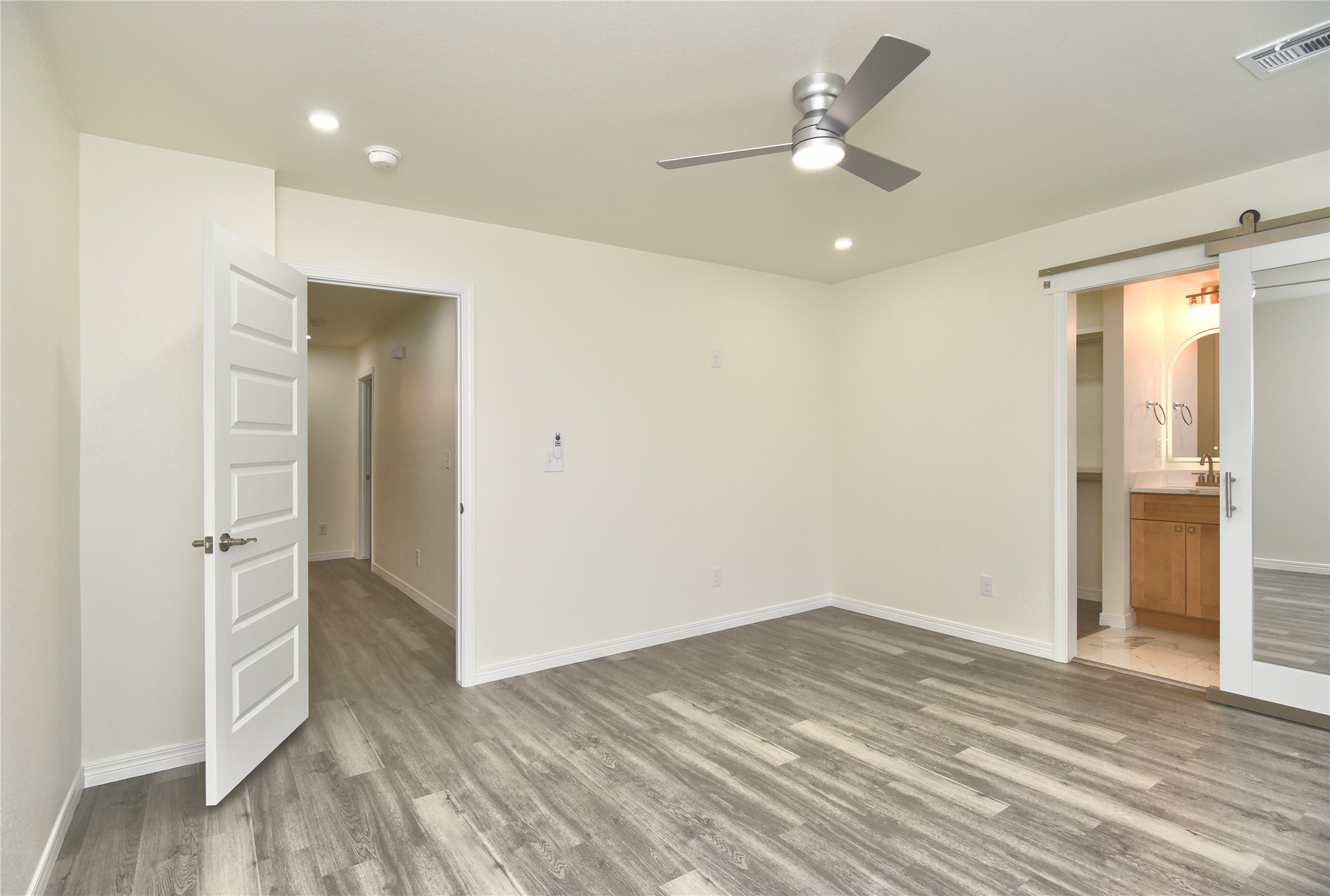 217 W 40th Place Property Photo 20