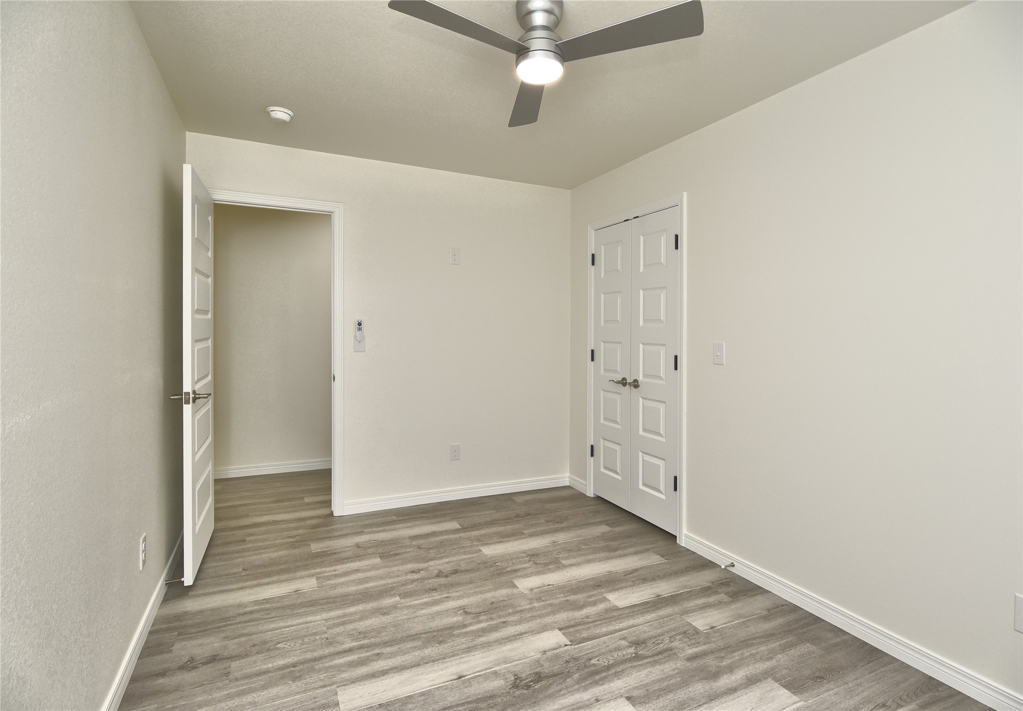 217 W 40th Place Property Photo 23