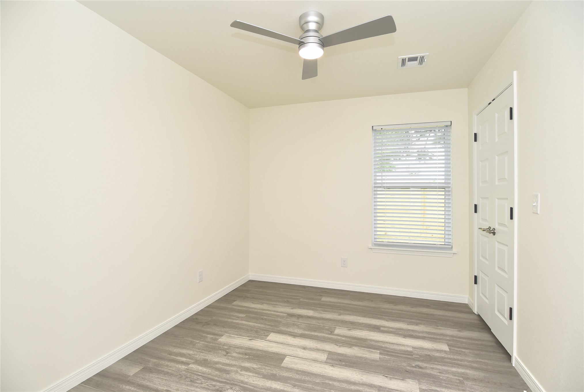 217 W 40th Place Property Photo 25