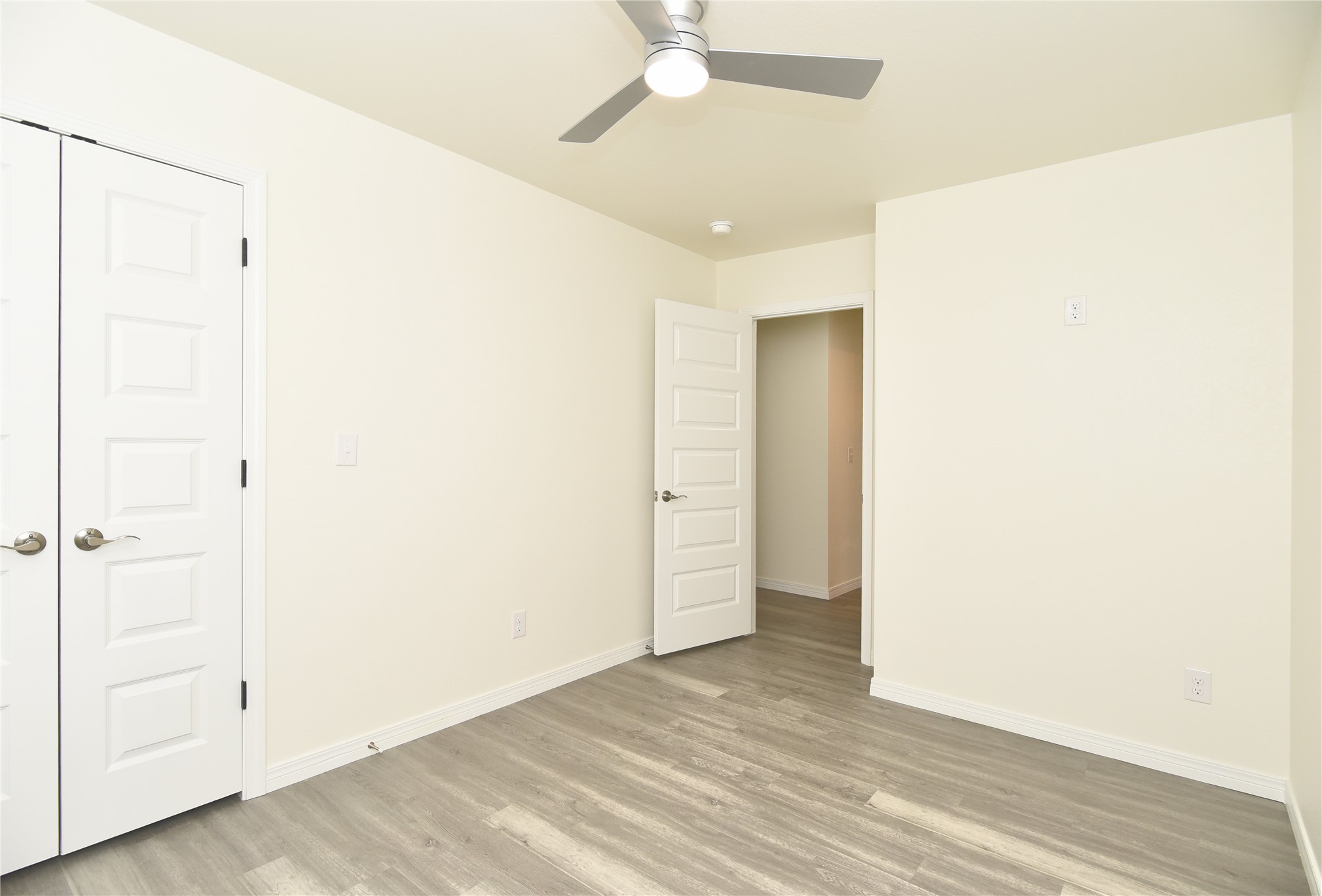 217 W 40th Place Property Photo 26