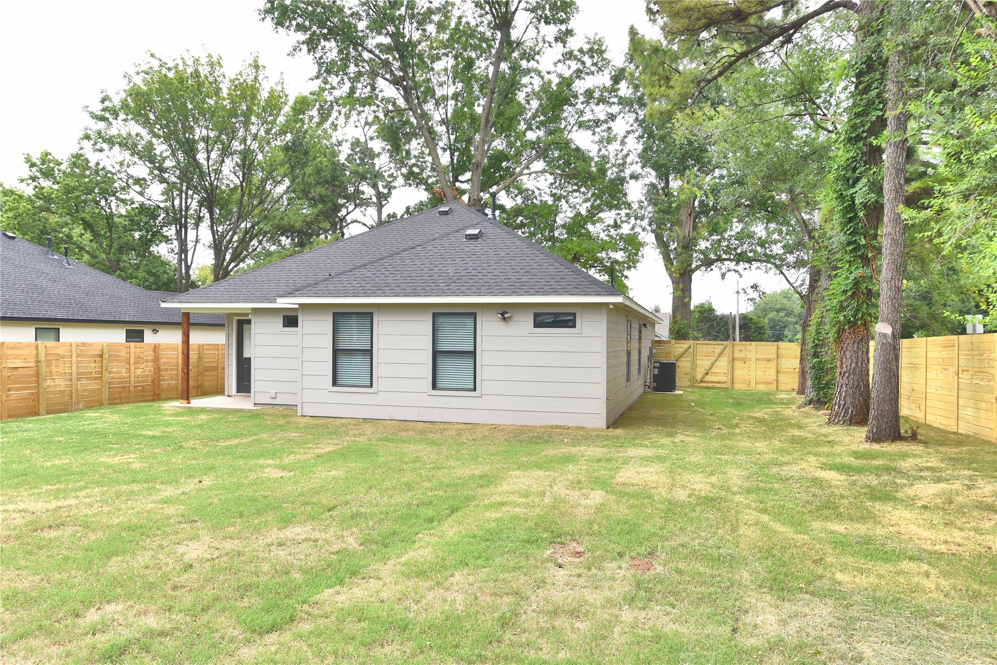 217 W 40th Place Property Photo 30