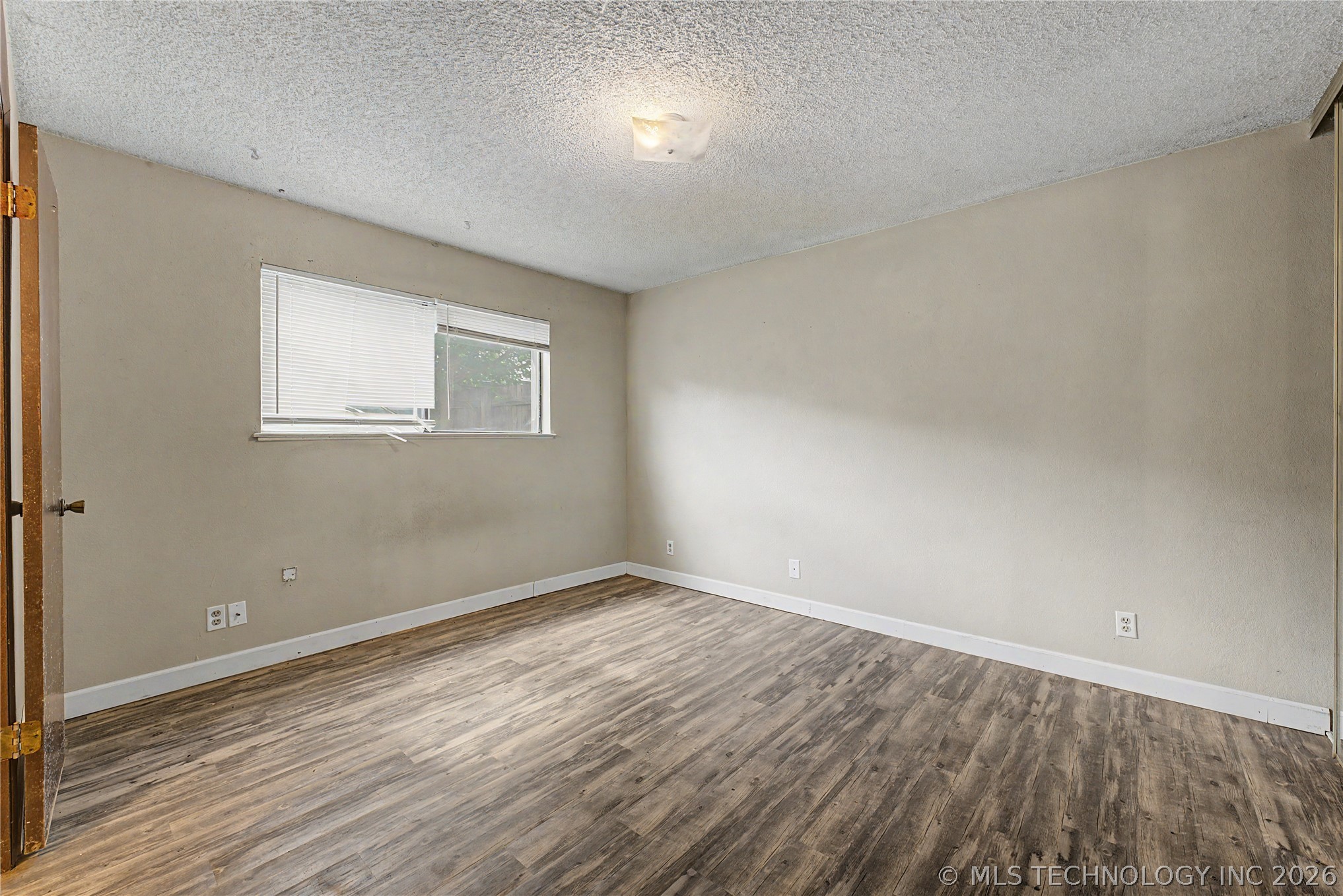 10933 E 16th Street Property Photo 10