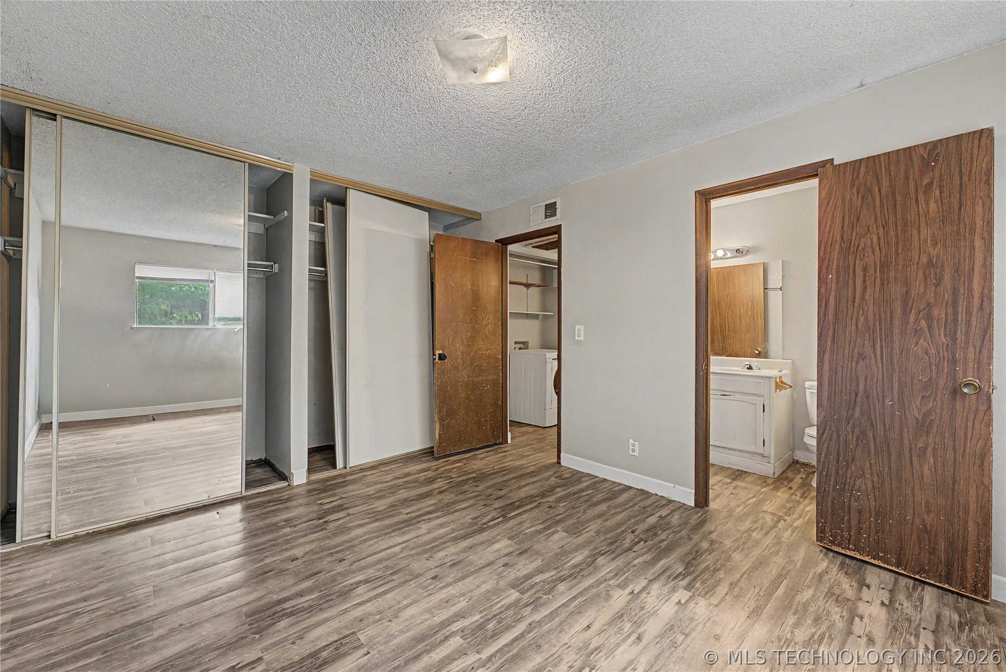 10933 E 16th Street Property Photo 11