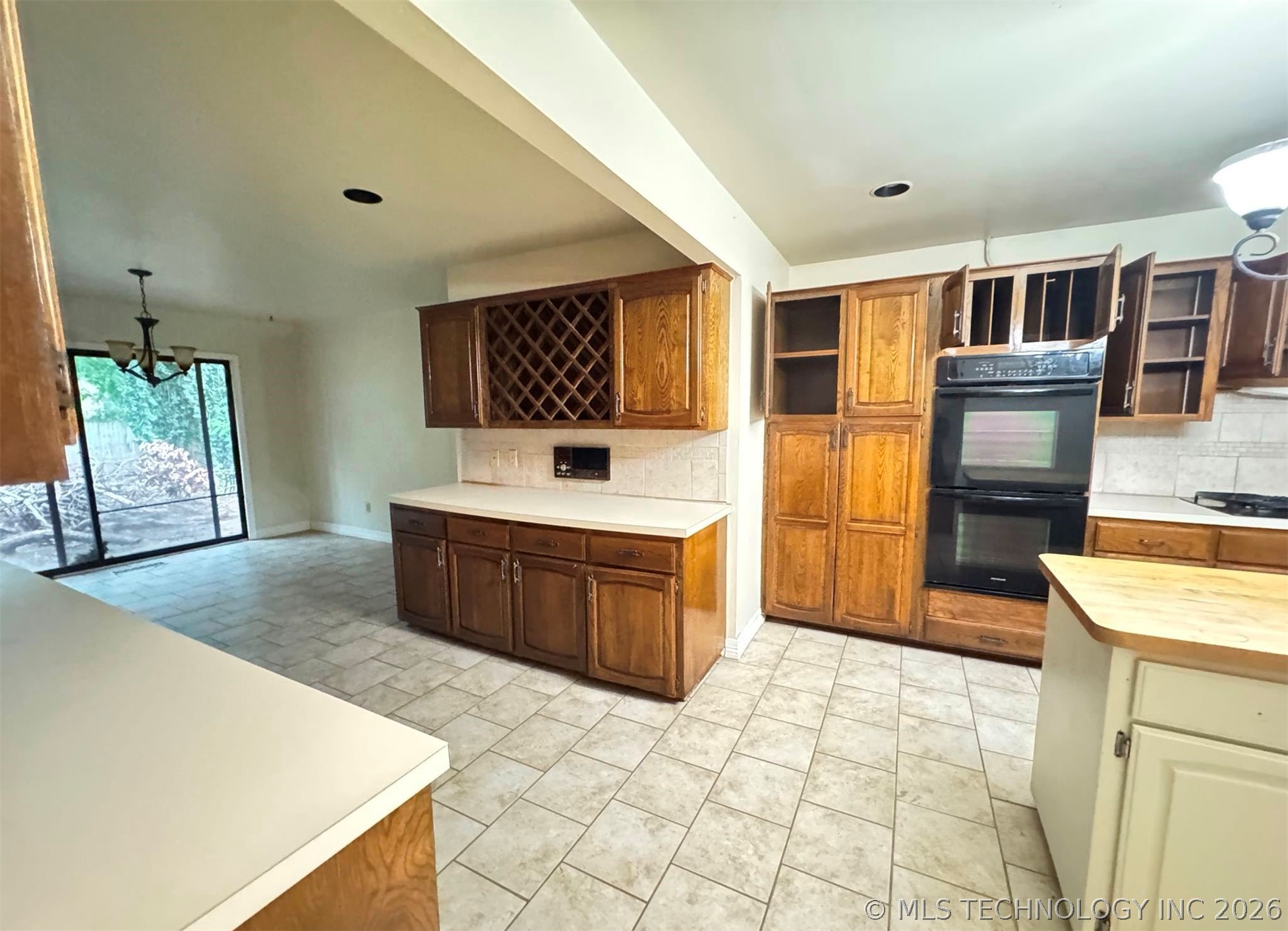 3927 E 79th Street Property Photo 13